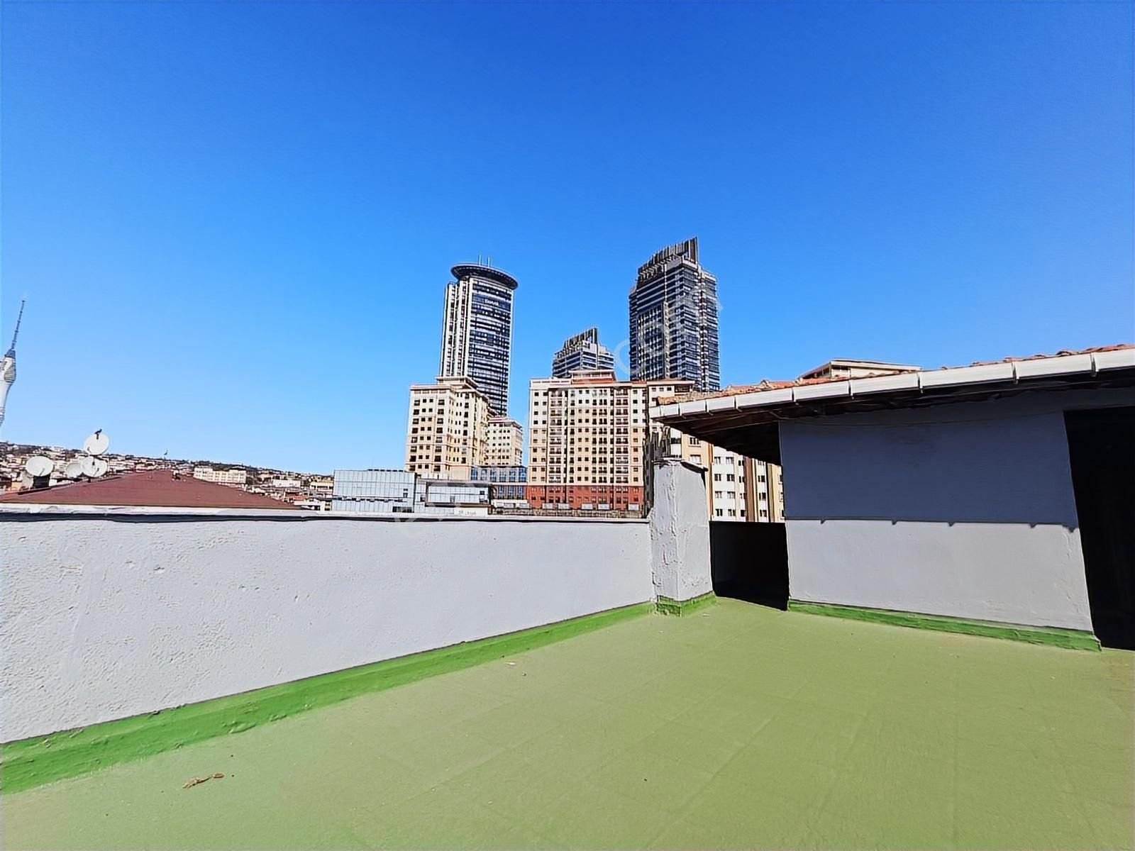 F-l Den Ünalanda Metro Ve Metrobüs Yürüme ,teras Kullanımlı 2+1