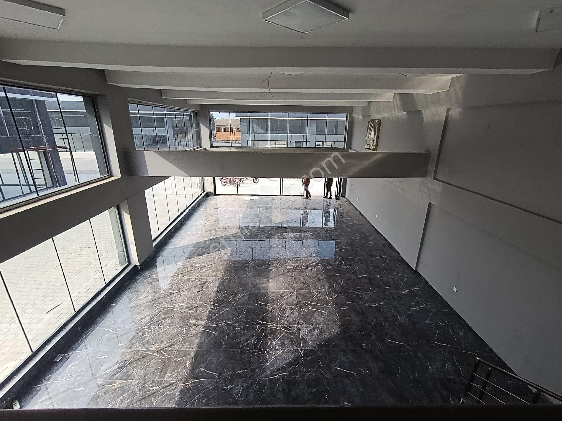 Tire Oto Plaza'da Köşe Konumda Kiralık İşyeri - Görsel 13
