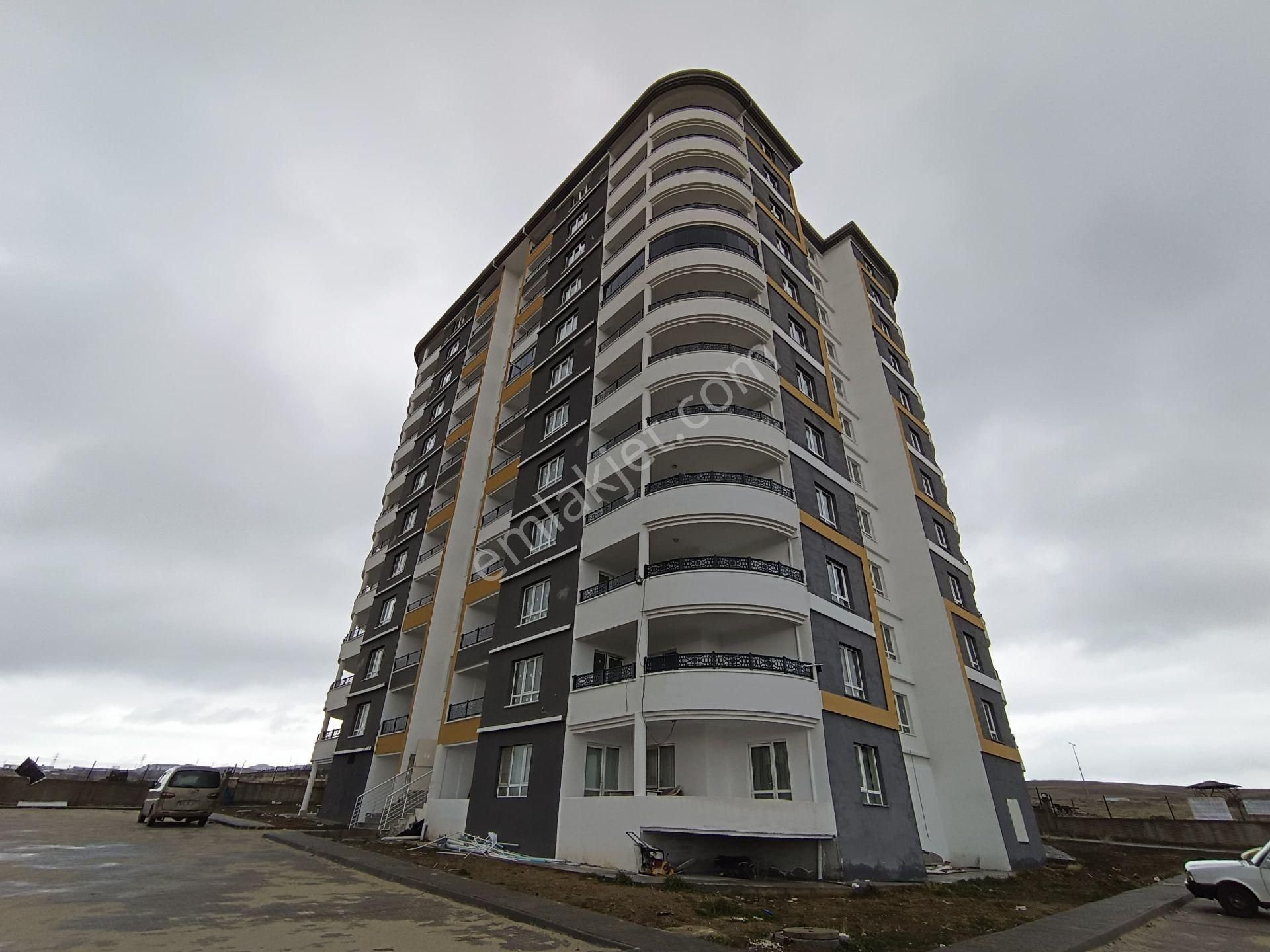 111'den Geniş Ve Kullanışlı Konumu Güzel Lüks 3+1 Daire - Görsel 3