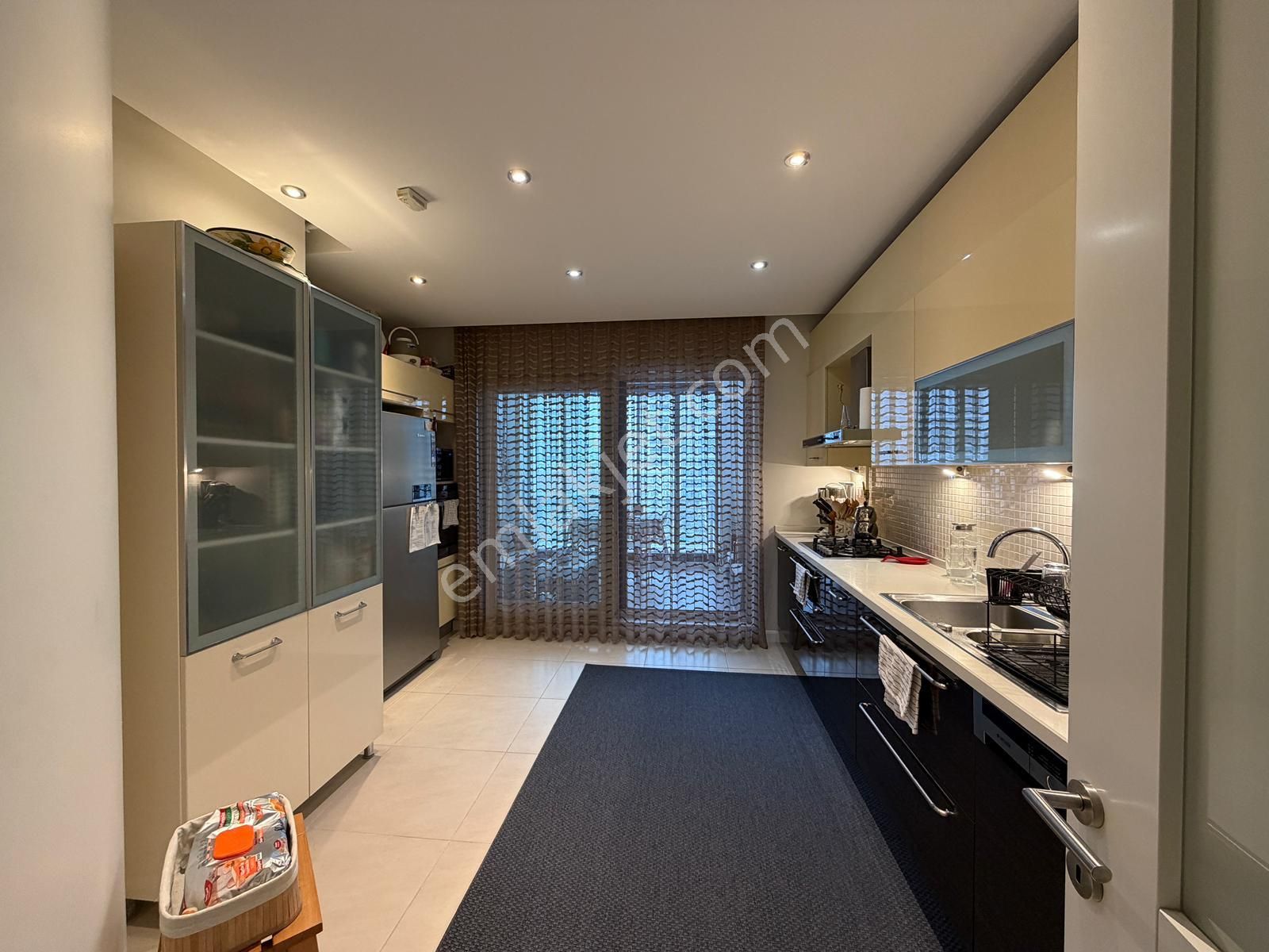Küçükçekmece Atakent İstanbul Sarayları Sitesinde 4+1 Lüks Daire - Görsel 6