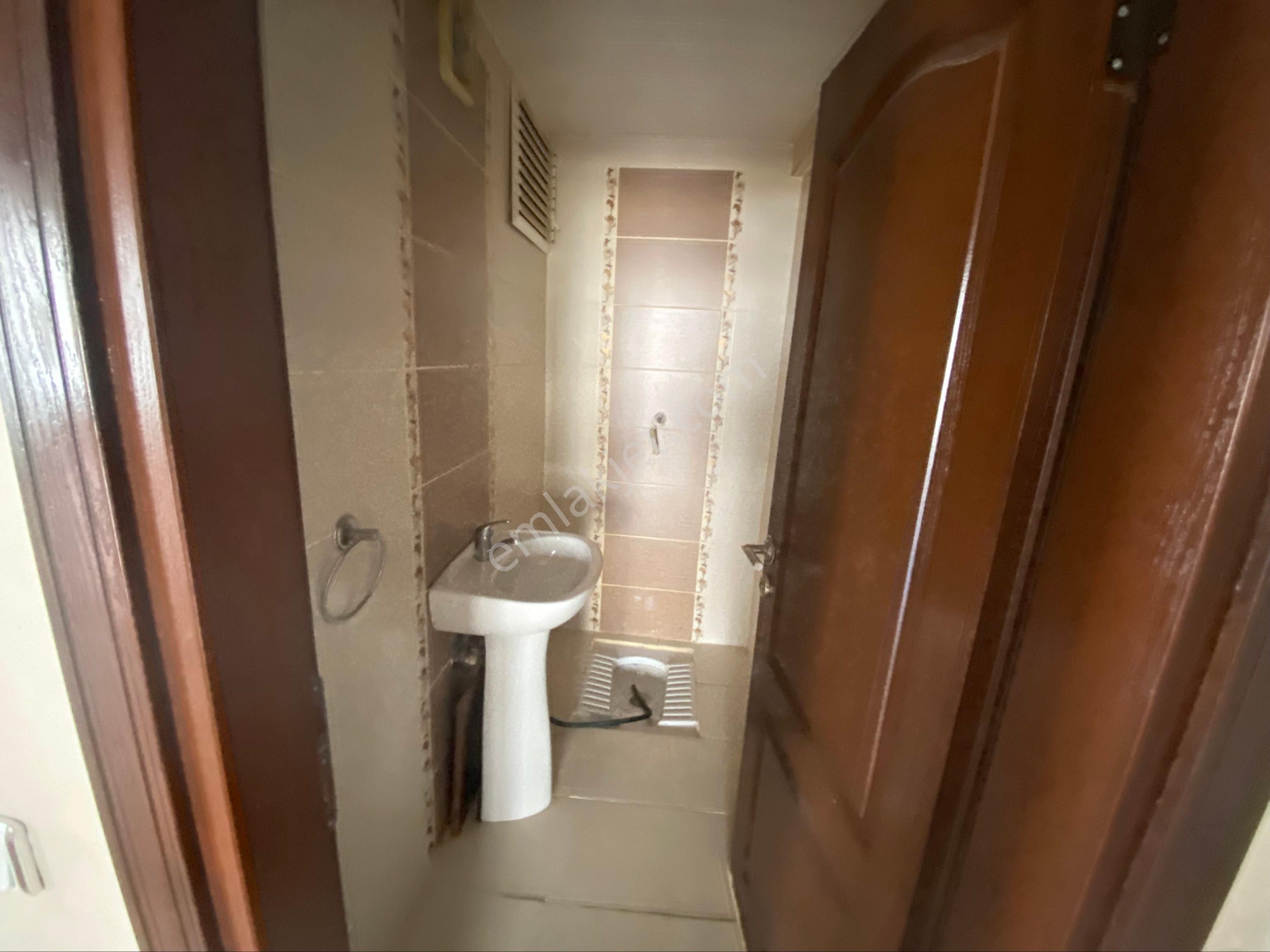 Altındağ Mah.100.yıl Bulvarında Asansörlü 180 M2 3+1 Daire 30000tl..ye Kiralık. - Görsel 14