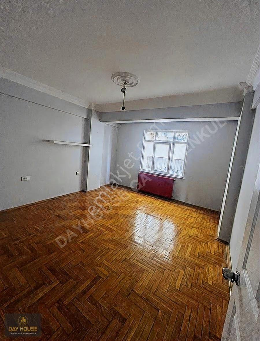 Day House'den Masrafsız C.tesi Pazarı Sokağında Ara Kat Daire - Görsel 8