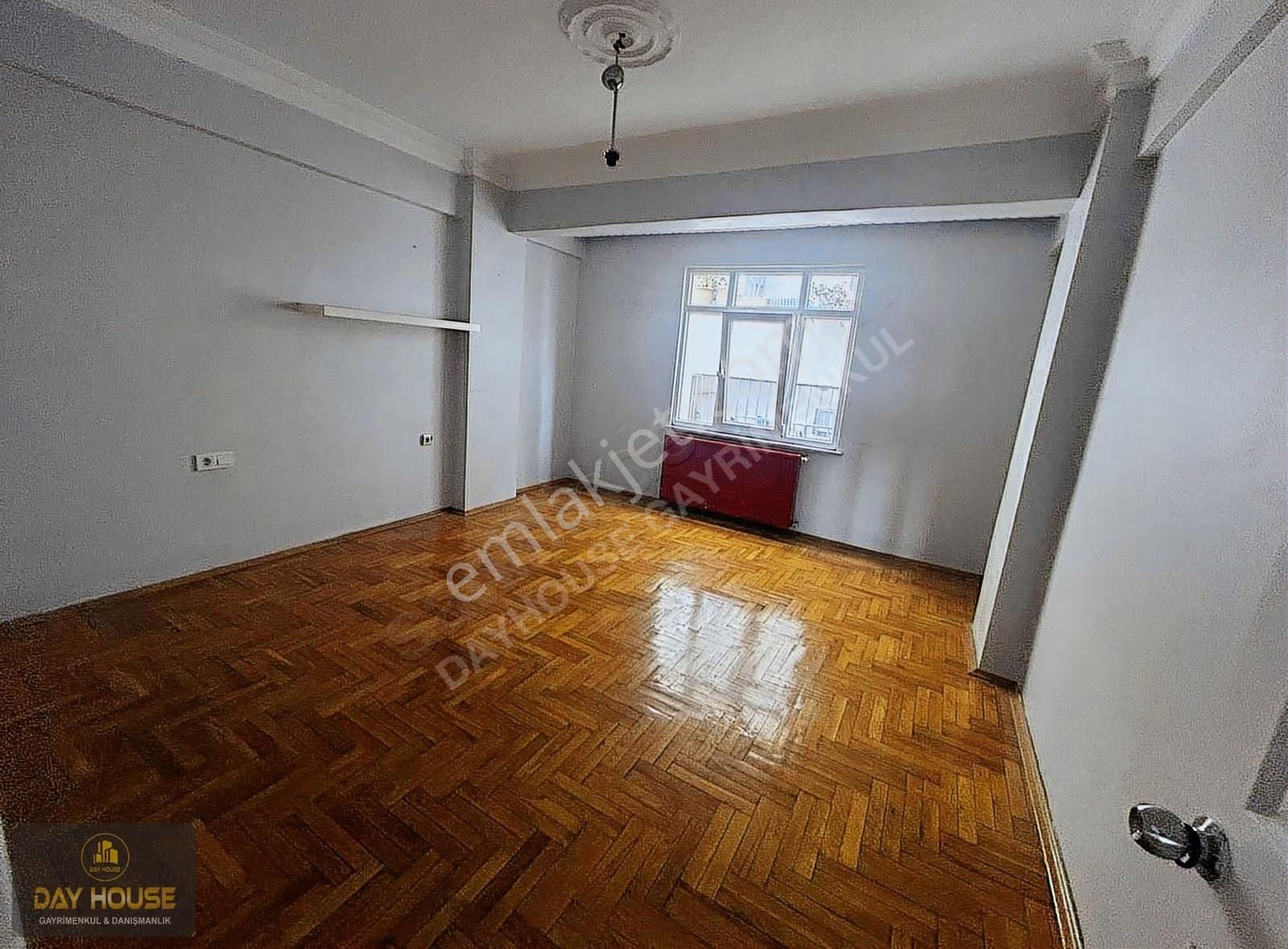 Day House'den Masrafsız C.tesi Pazarı Sokağında Ara Kat Daire - Görsel 2