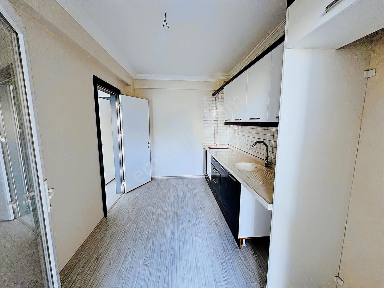 Davutlar'da Ebeveyn Banyolu Ayrı Mutfaklı Kiralık 2+1 Daire - Görsel 9