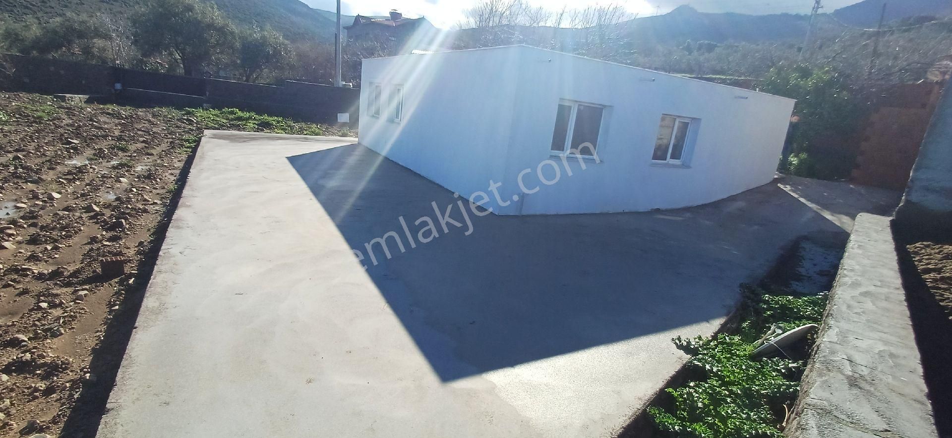 Aliağa Çıtak Köyünde 1.217 M² Arsa Ve 3+1 Ev