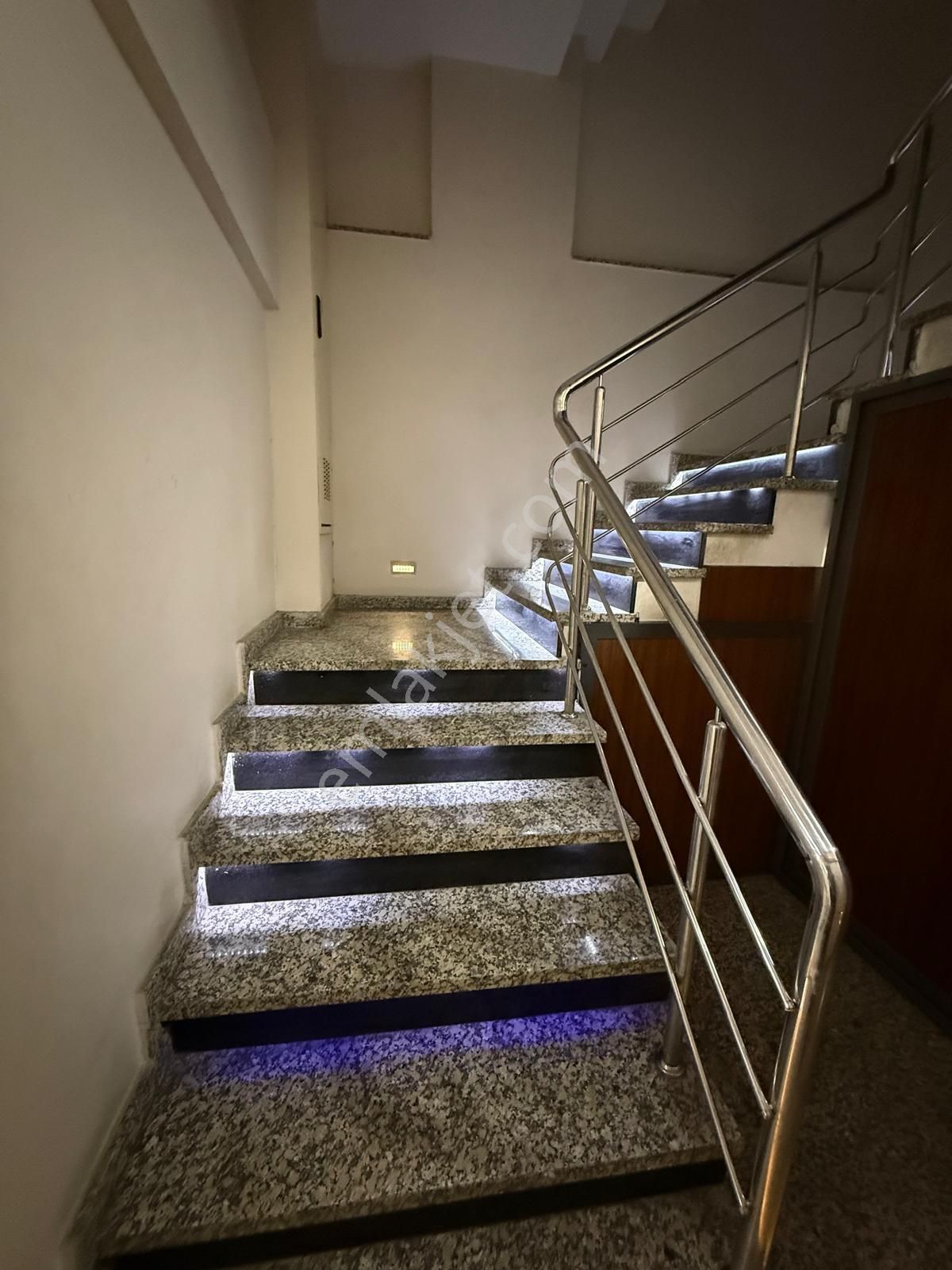 Günay'dan Bozyaka Merkezde Cadde Üstü 3+1 Kiralık Geniş Daire - Görsel 12