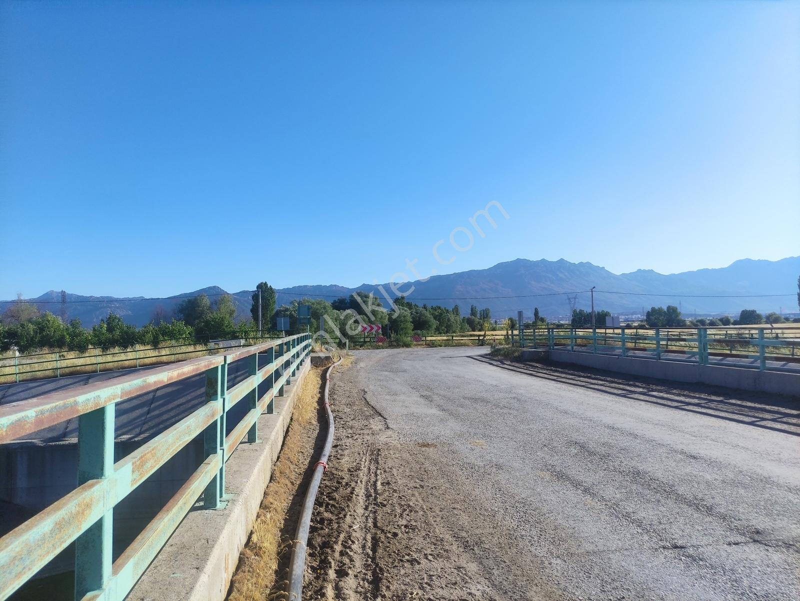 Özpınar,dan Muradiye Satılık Tarla 1508 M2 Yol Ve Kanal Kıyısı - Görsel 9