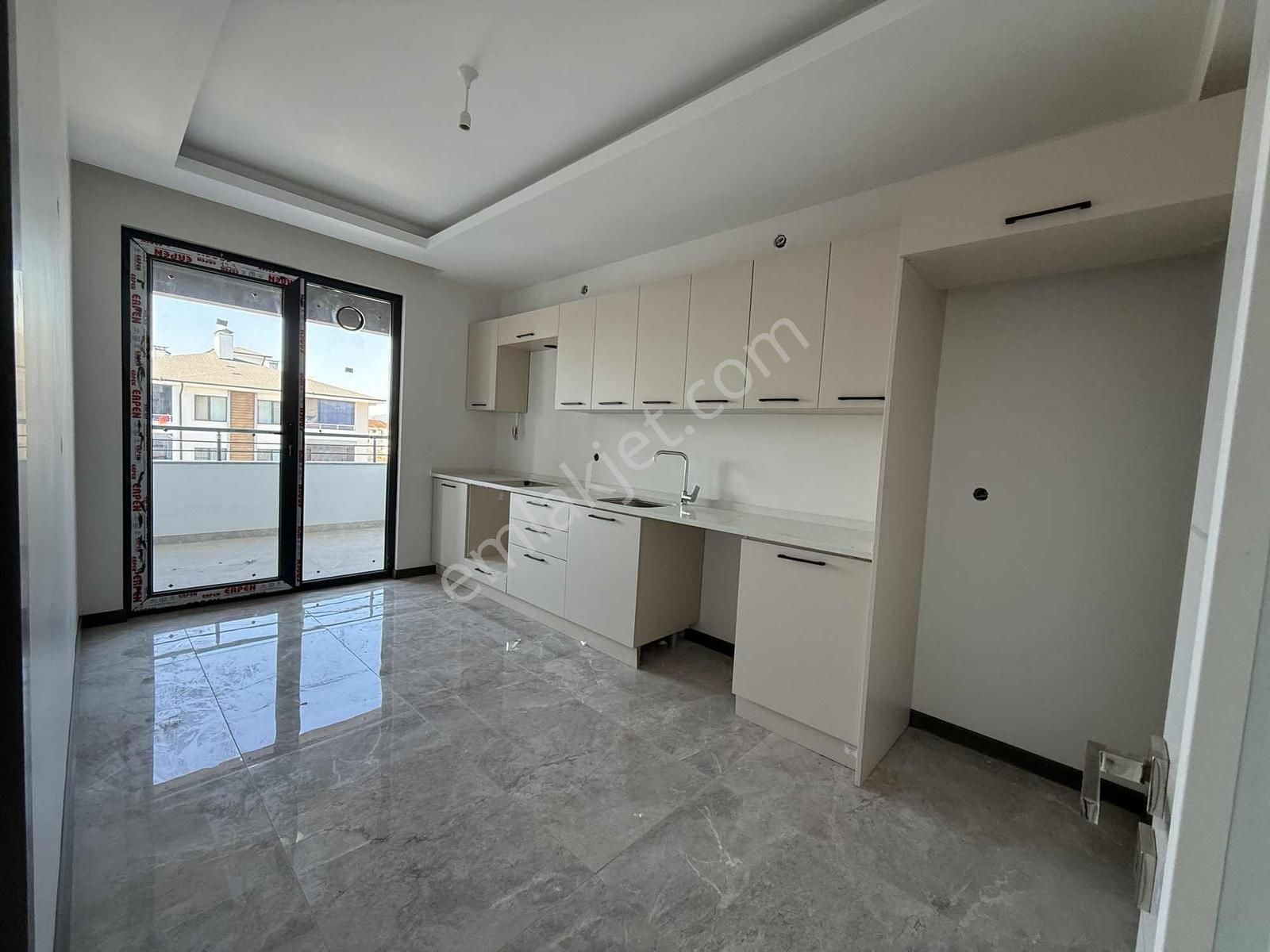 Ömer İnan Remax Hür 3+1 Köşe Fırsat Lüx Daire - Görsel 8