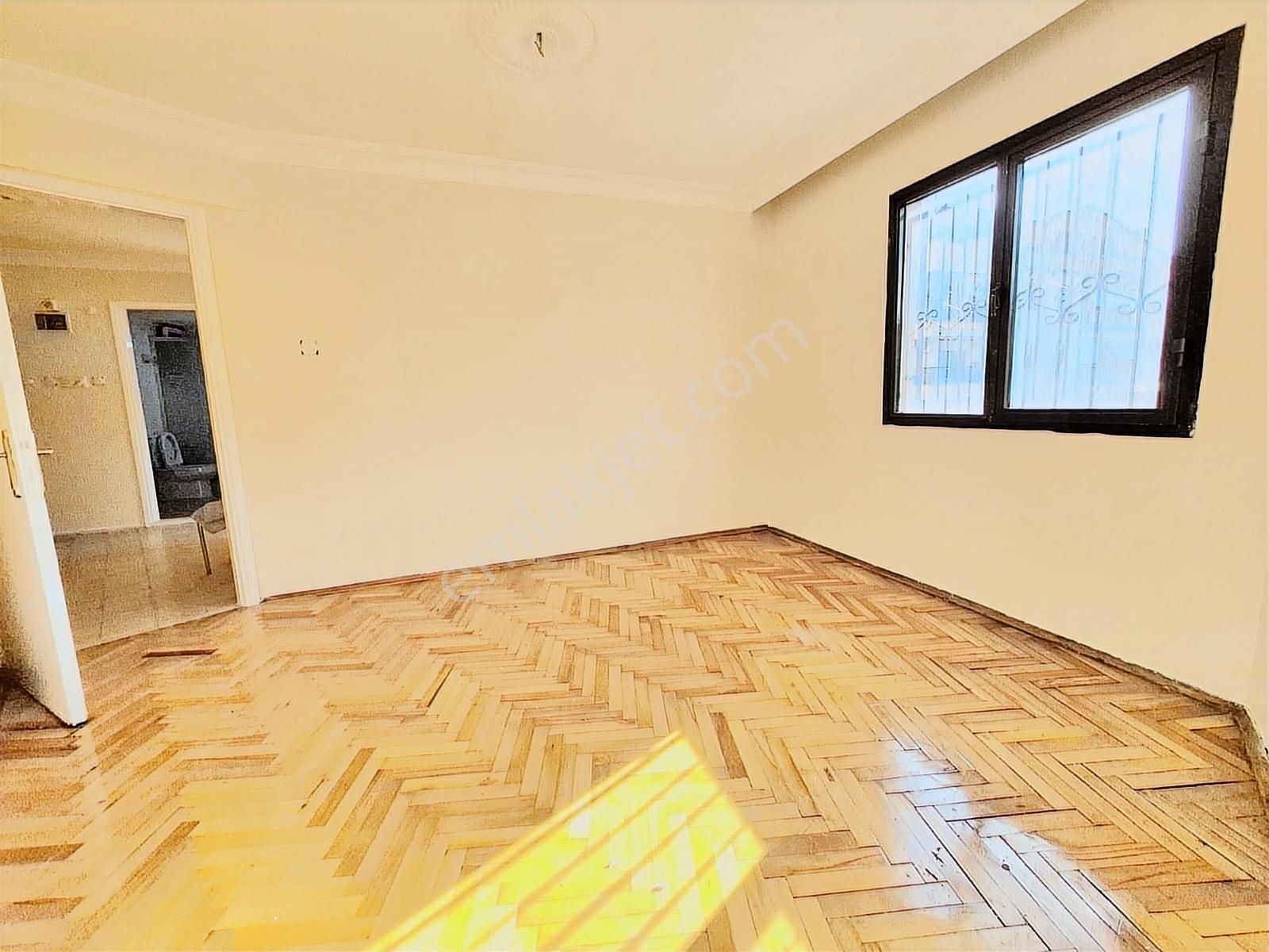 K.yaka Bahçelievler Pazaryeri Yanı Köşe Bina Önü Açık 3+1 110 M2 - Görsel 2