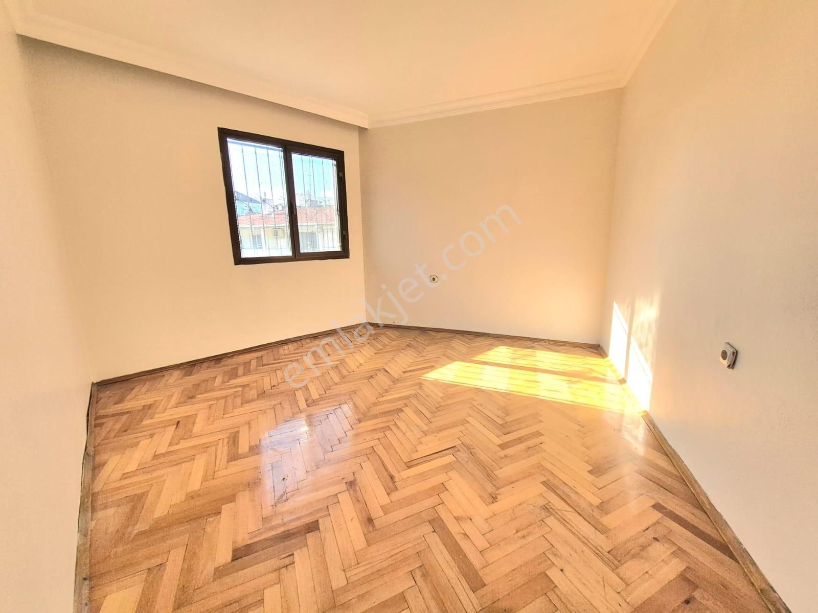 K.yaka Bahçelievler Pazaryeri Yanı Köşe Bina Önü Açık 3+1 110 M2 - Görsel 13