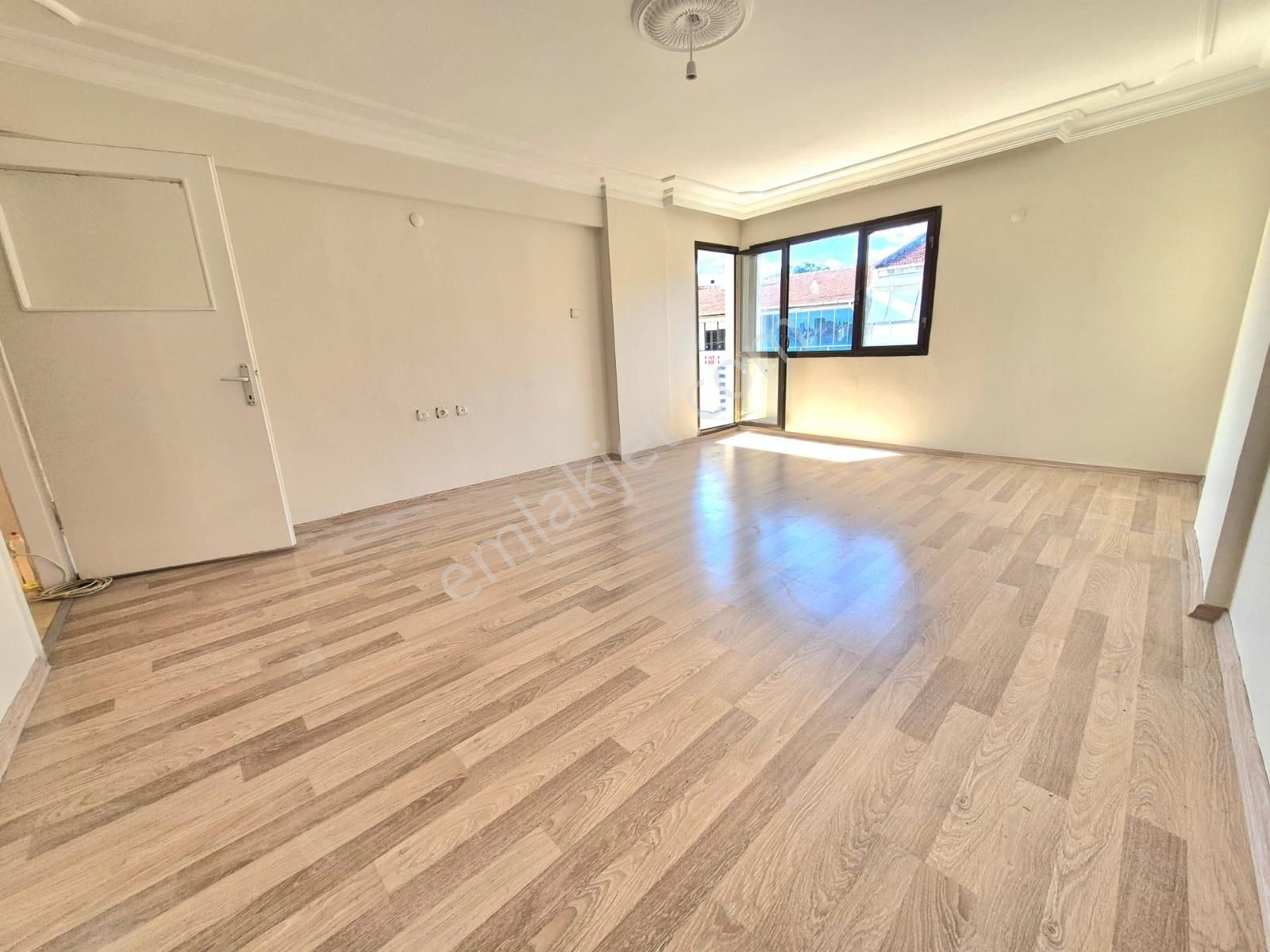 K.yaka Bahçelievler Pazaryeri Yanı Köşe Bina Önü Açık 3+1 110 M2 - Görsel 18