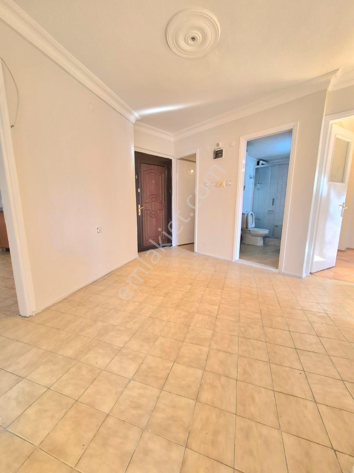 K.yaka Bahçelievler Pazaryeri Yanı Köşe Bina Önü Açık 3+1 110 M2 - Görsel 8