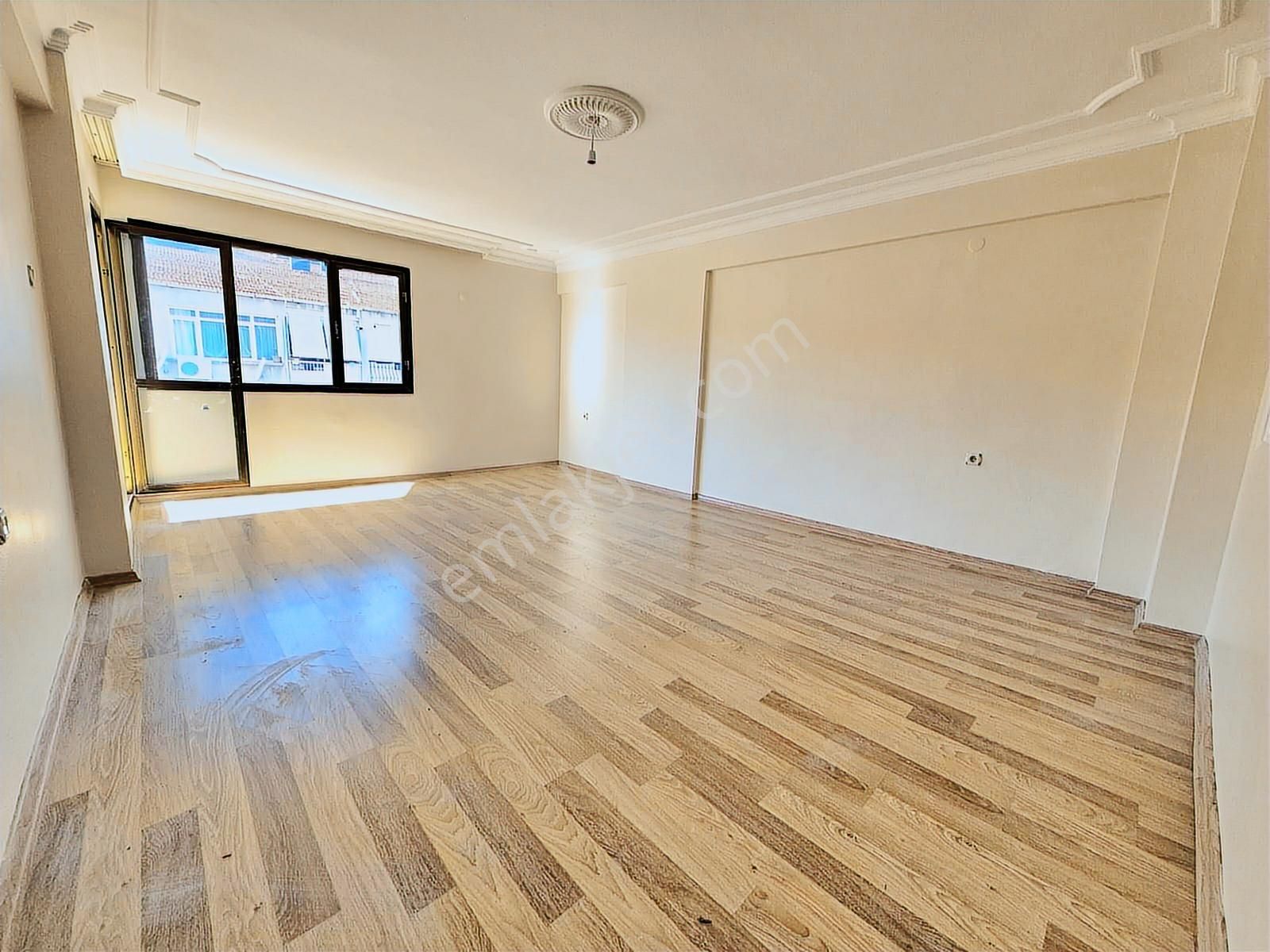 K.yaka Bahçelievler Pazaryeri Yanı Köşe Bina Önü Açık 3+1 110 M2 - Görsel 19