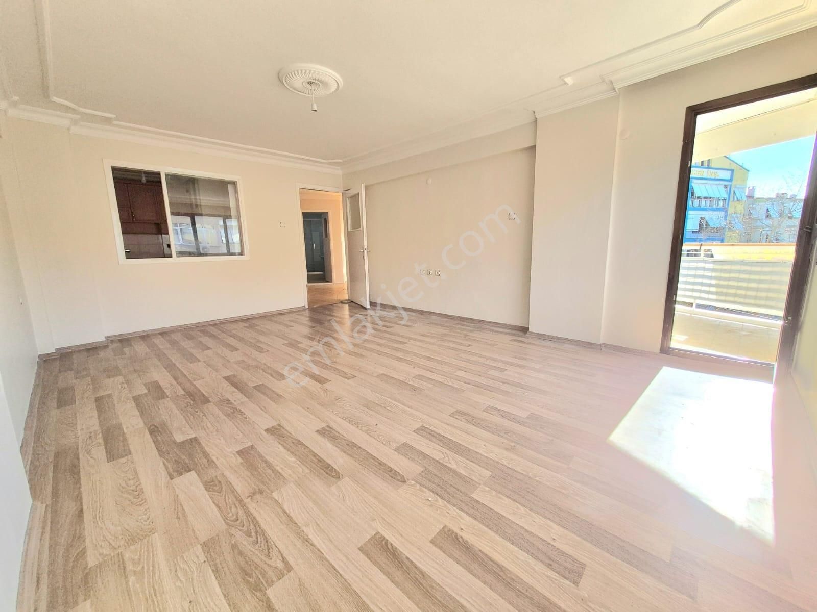 K.yaka Bahçelievler Pazaryeri Yanı Köşe Bina Önü Açık 3+1 110 M2 - Görsel 4