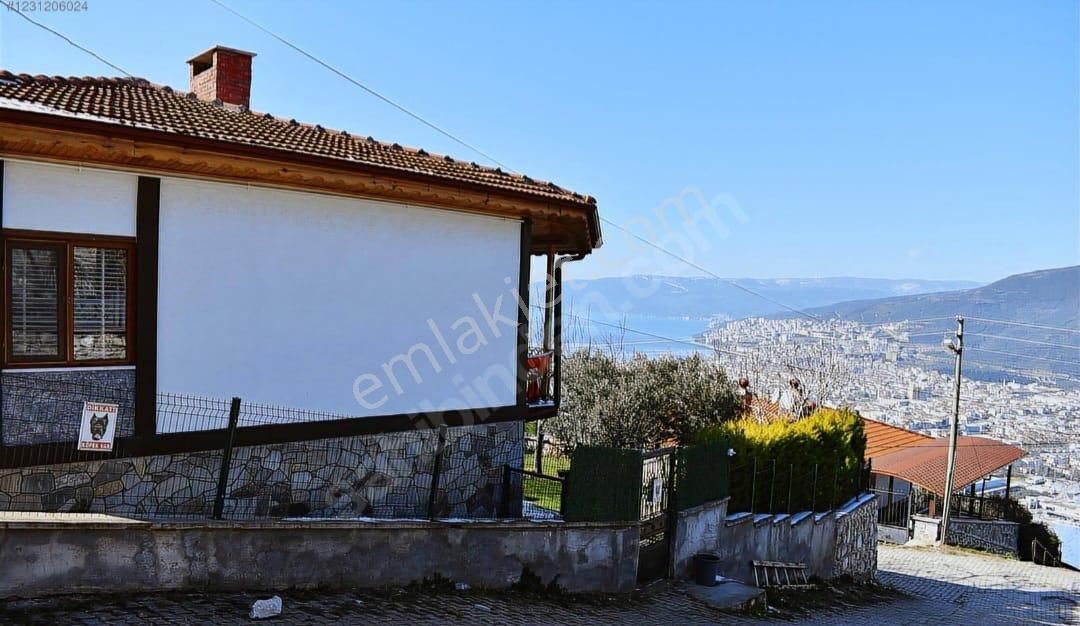 Deniz Ve Doğa Manzaralı Bahçeli Celal Bayar Evi