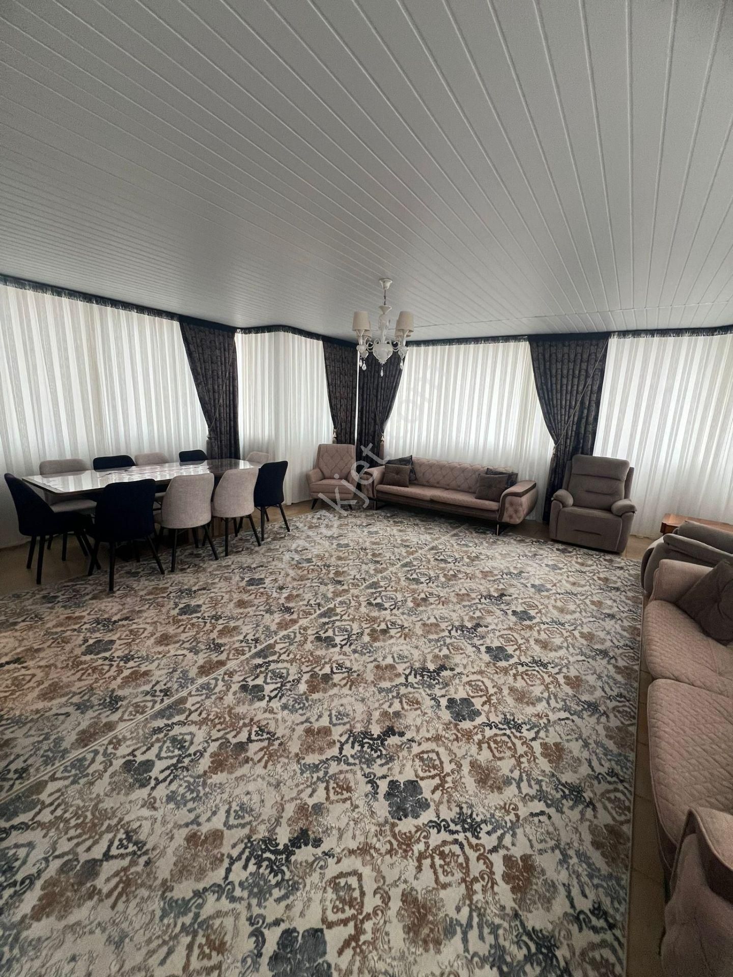 Alanya Mahmutlar’da 280 M2 Satılık 5+2 Lüks Eşyalı Daire