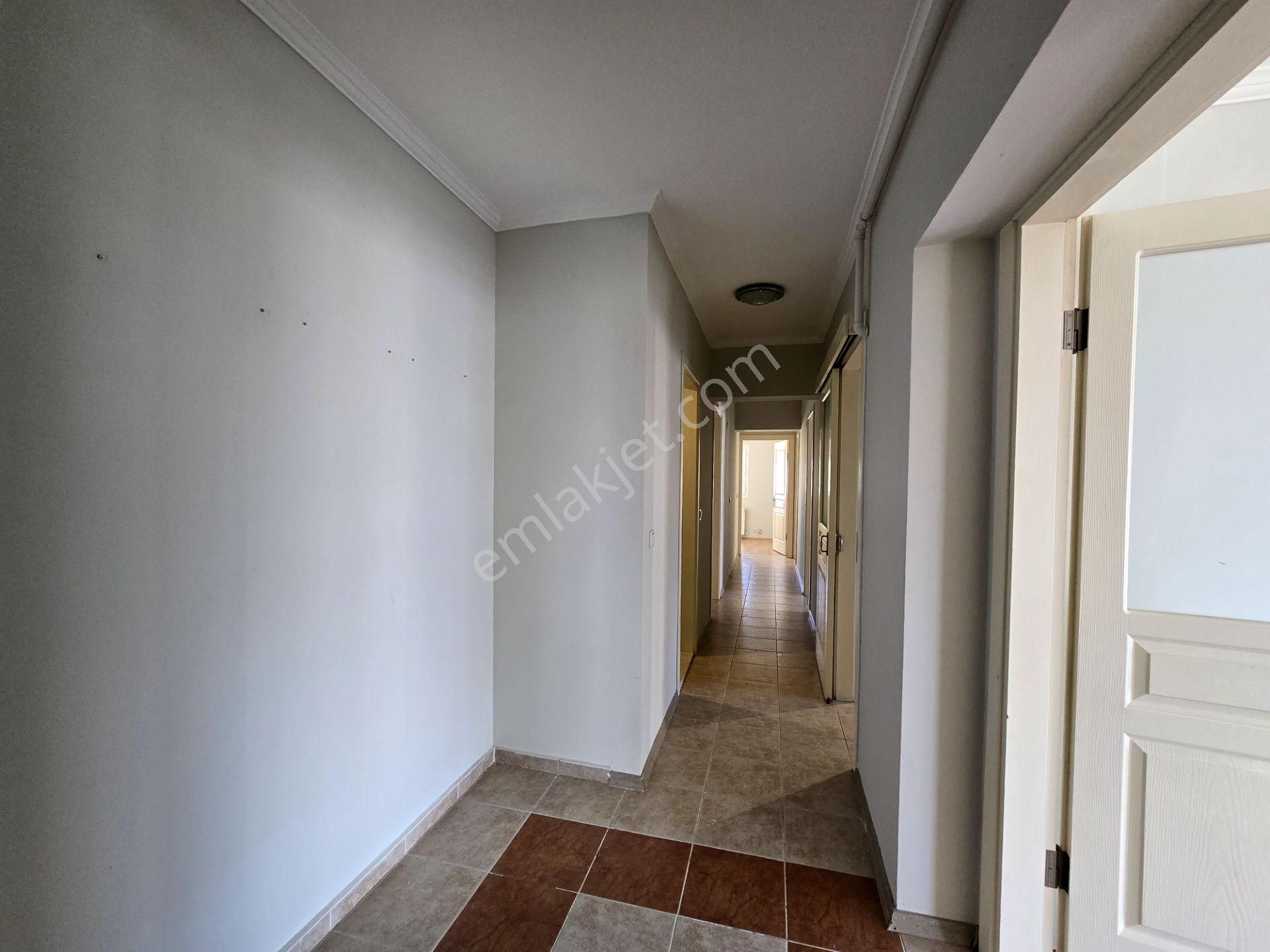 Bayraklı Körfez Mahallesinde Kiralık 4+1 Daire - Görsel 4