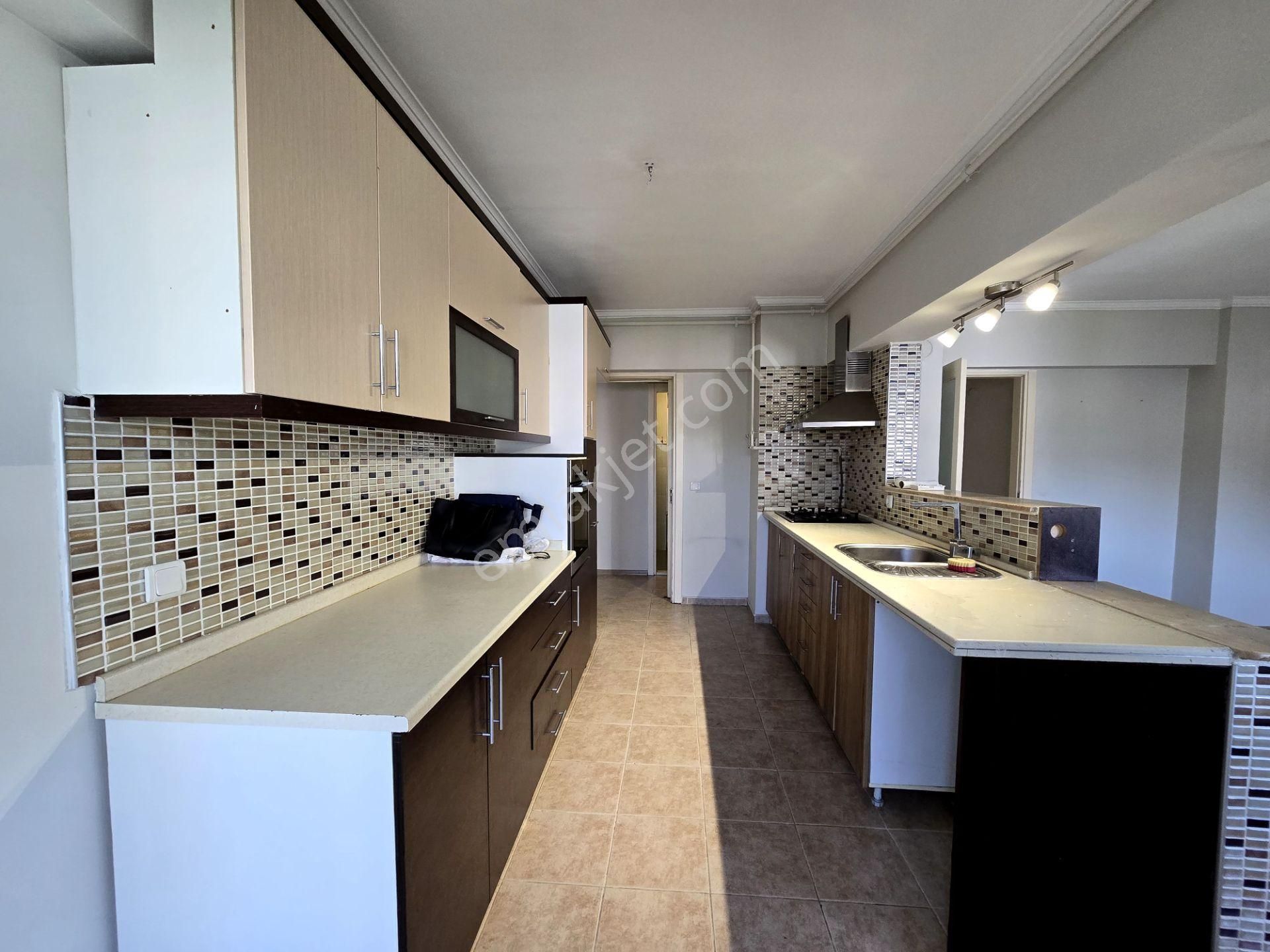 Bayraklı Körfez Mahallesinde Kiralık 4+1 Daire - Görsel 18