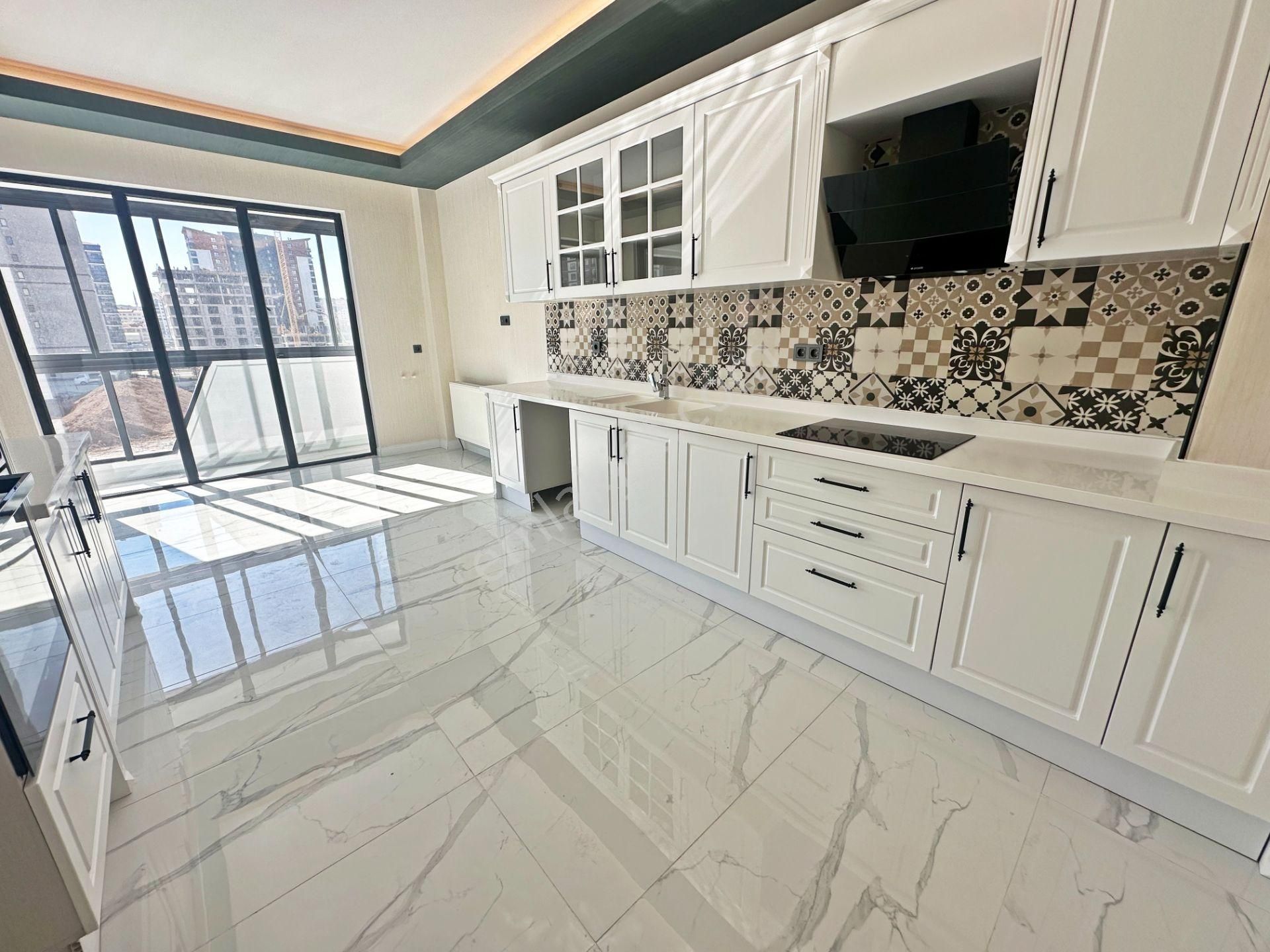 Ovacık Mahallesi Merkez'de Bulvar Paraleli Ara Kat 4,5+1 Lüx Satılık Site Dairesi!!!