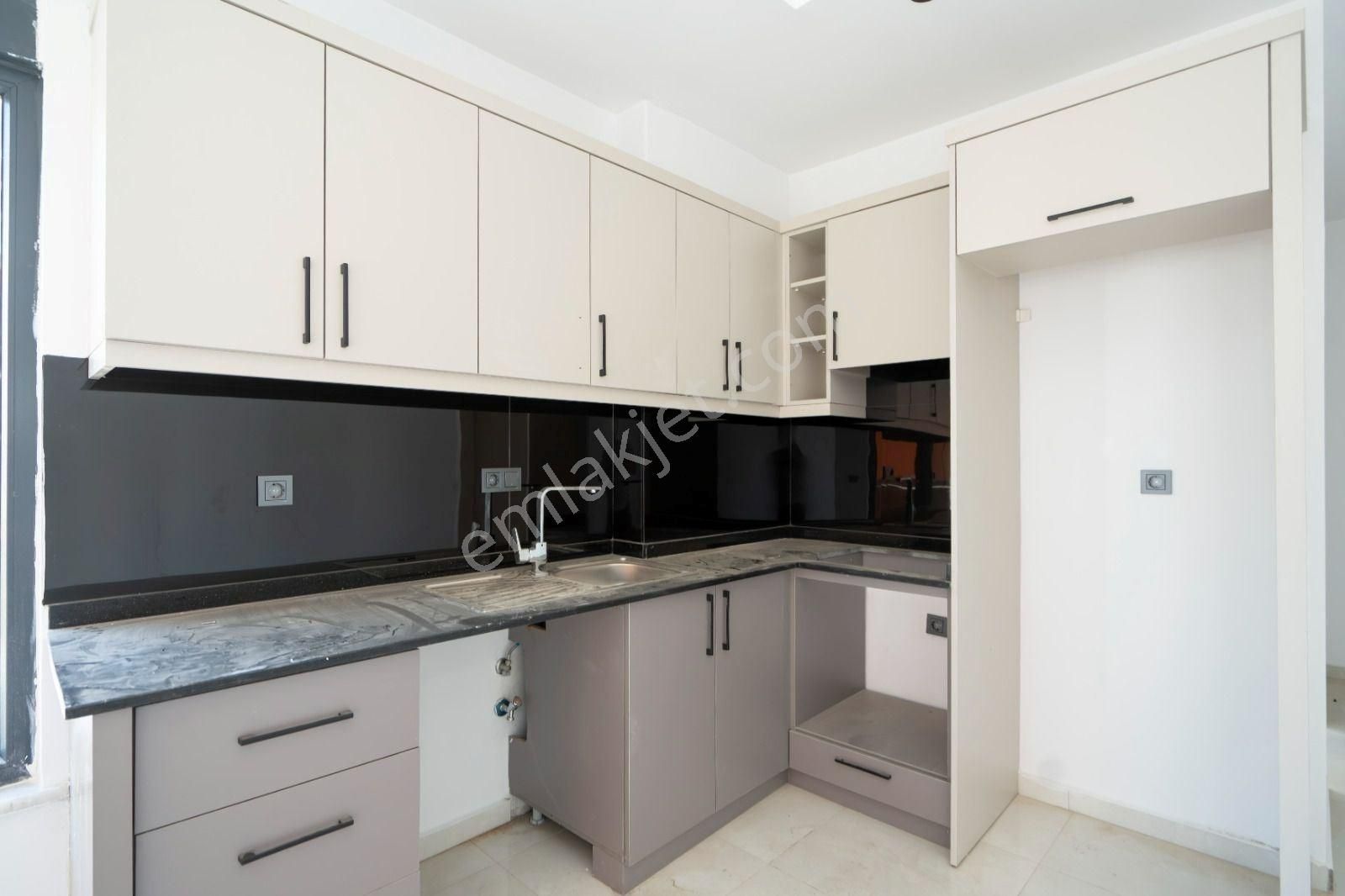Alanya/mahmutlarda Denize 50m Lüks Site İçerisinde 1+1 Satılık Daire - Görsel 3