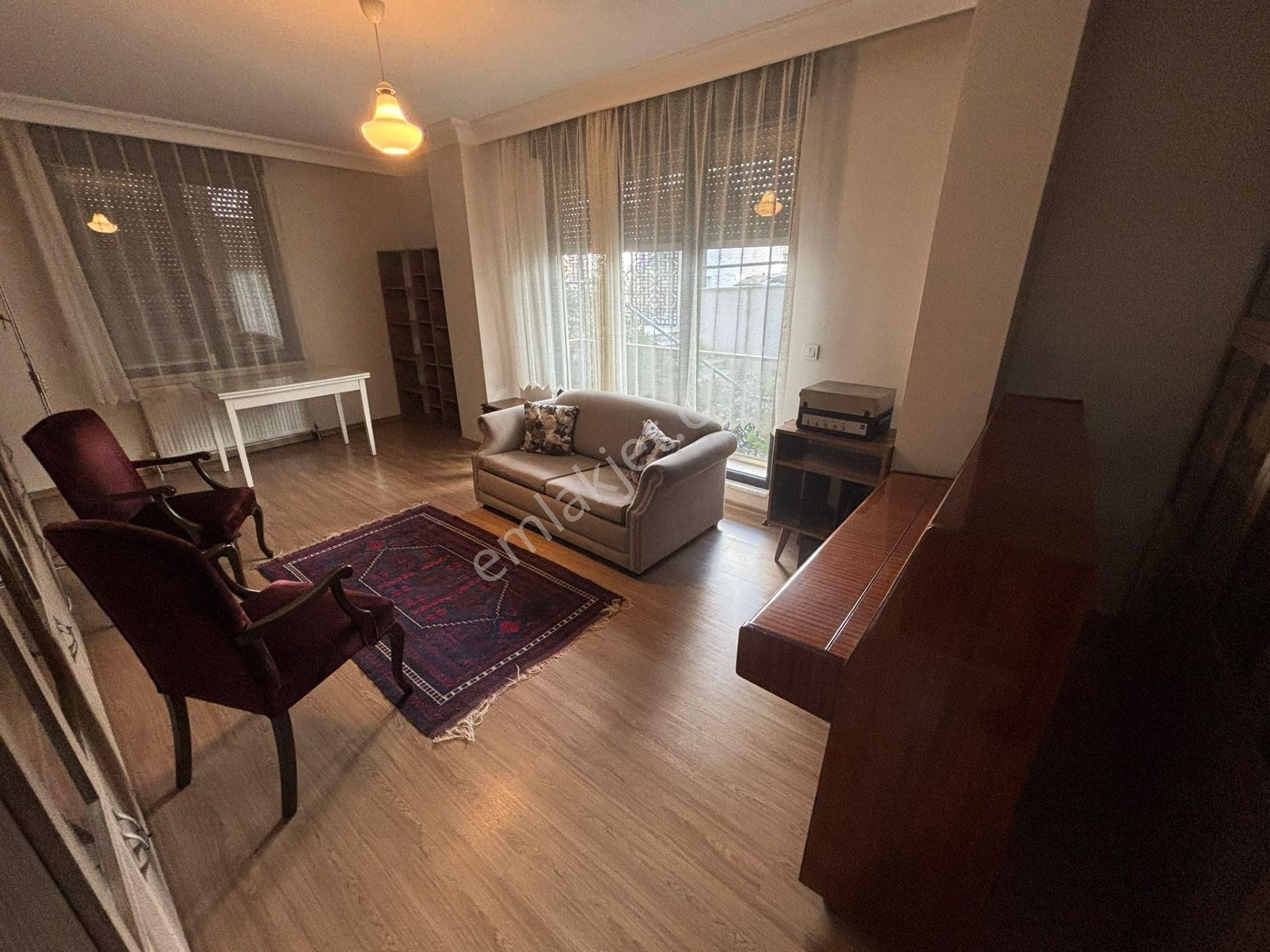 Kaçmaz'dan İdealtepe Işıklarda Minibüse Çok Yakın Eşyalı 1+1