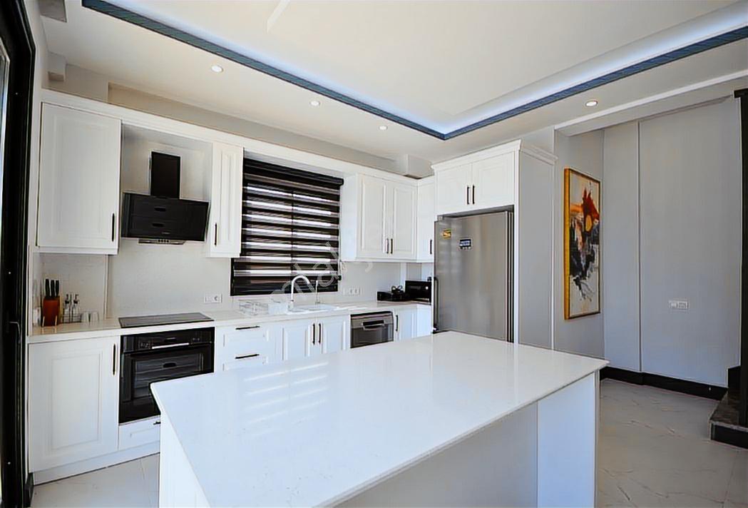 Kalkan Merkez Vatandaşlığa Uygun Deniz Manzaralı 4+1 Lüks Villa - Görsel 8