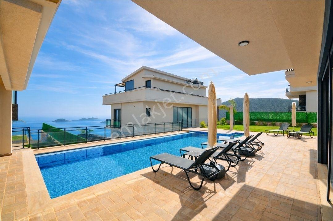 Kalkan Merkez Vatandaşlığa Uygun Deniz Manzaralı 4+1 Lüks Villa - Görsel 16
