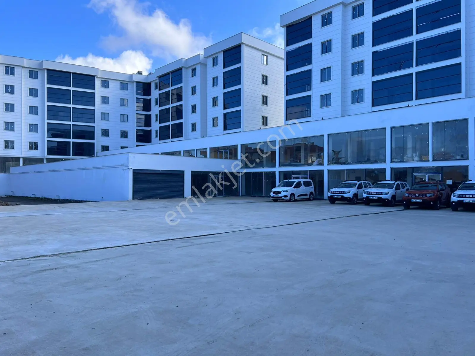 Trabzon Havaalanı Konaklarda Satılık 426 M2 Dükkan