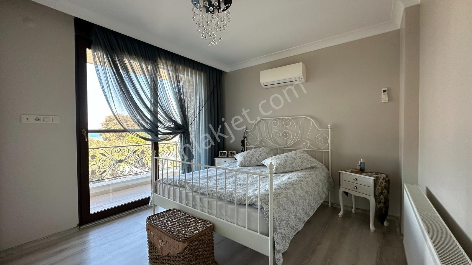 Ayvalık'ta Denize 50 Adım Satılık Müstakil 3+1 Villa - Görsel 2