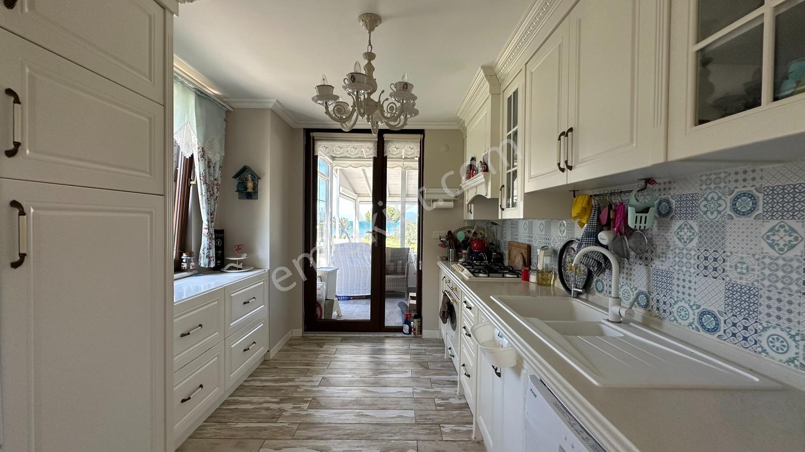 Ayvalık'ta Denize 50 Adım Satılık Müstakil 3+1 Villa - Görsel 33