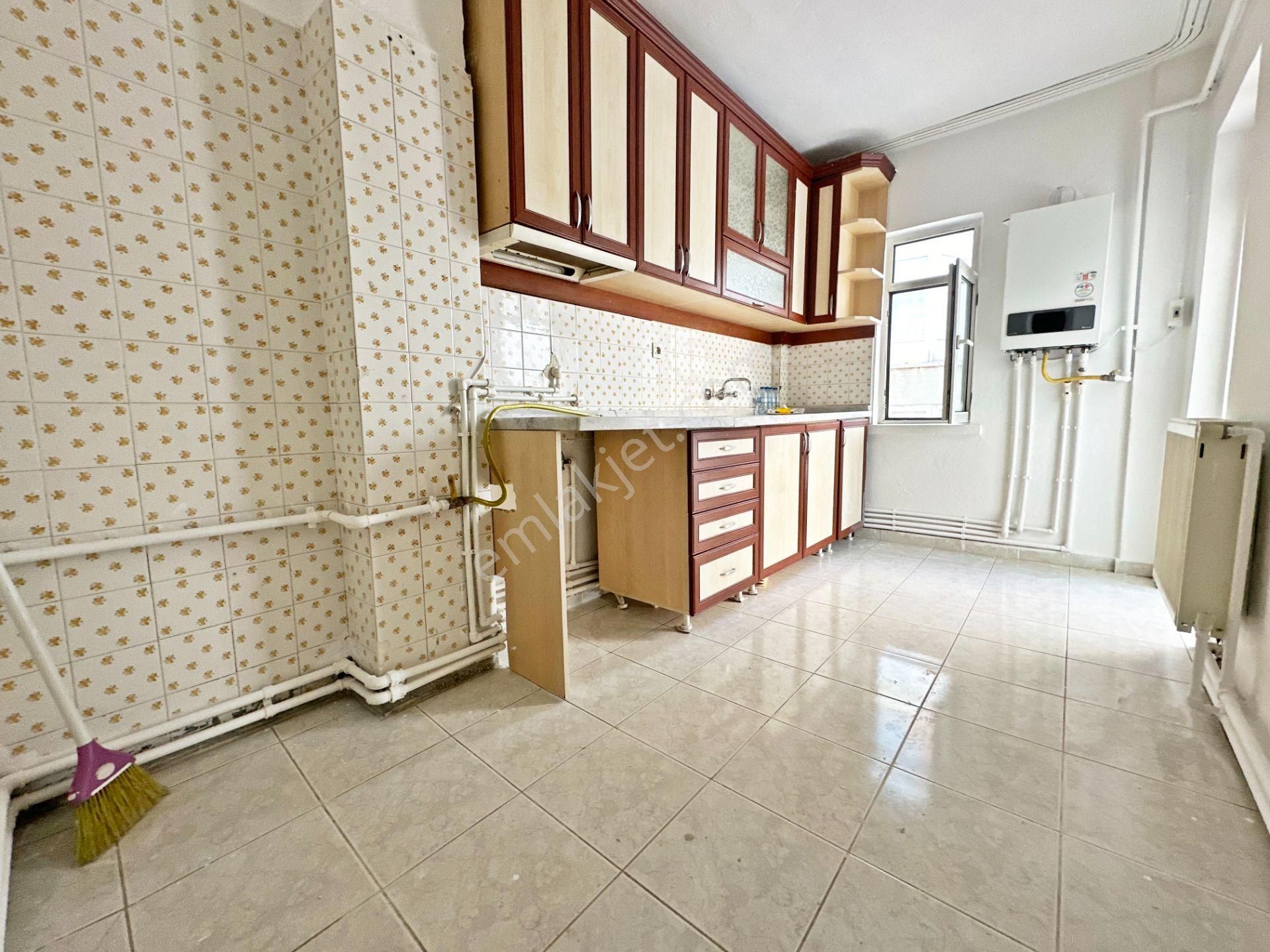 Galerıa Emlak'dan Subayevleri Son Durak Yanı 2. Kat 3+1 Mantolamalı Bina Yeni Boyalı Kiralık Daire - Görsel 13