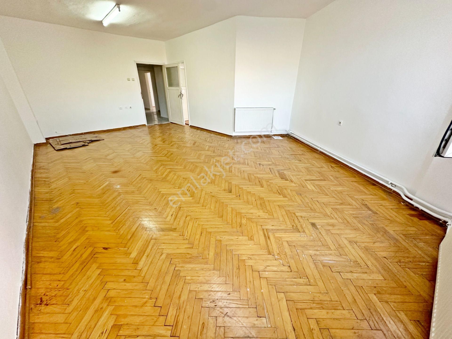 Galerıa Emlak'dan Subayevleri Son Durak Yanı 2. Kat 3+1 Mantolamalı Bina Yeni Boyalı Kiralık Daire - Görsel 5