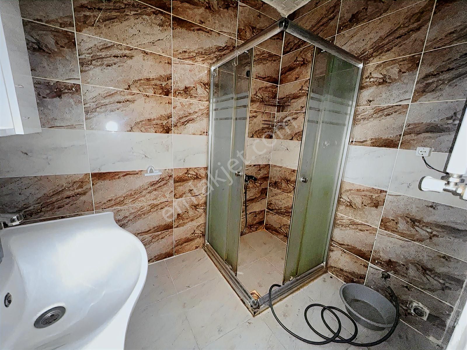 Kuyubaşı Metroya 1 Dk Tam Merkezde 1. Kat Öncephe 3+1 Yapılı - Görsel 9