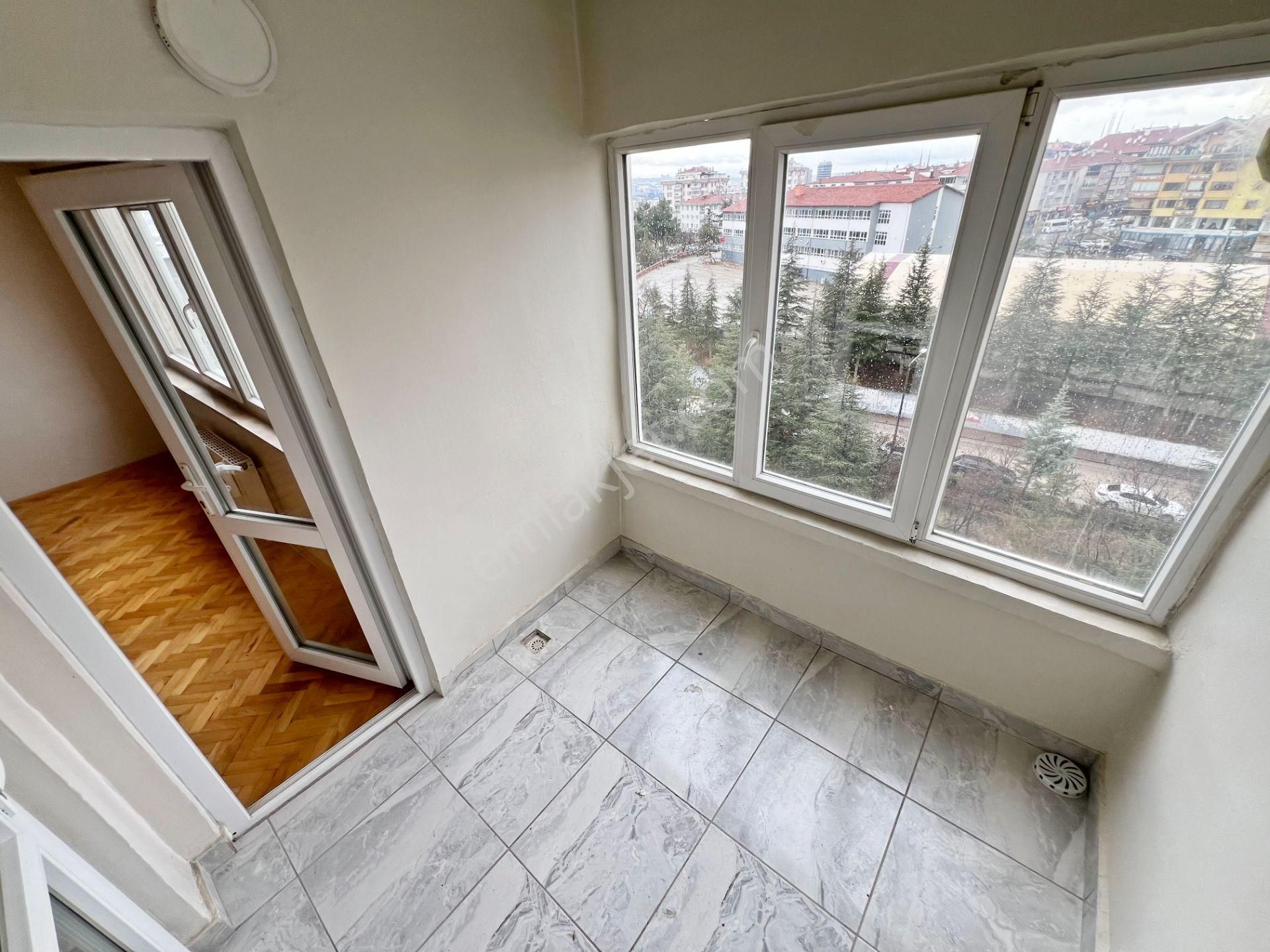 Etlik Emlakbank Blokları'nda Çift Asansörlü 2+1 Kilerli 8.kat Güney Cephe Kiralık Daire!! - Görsel 12