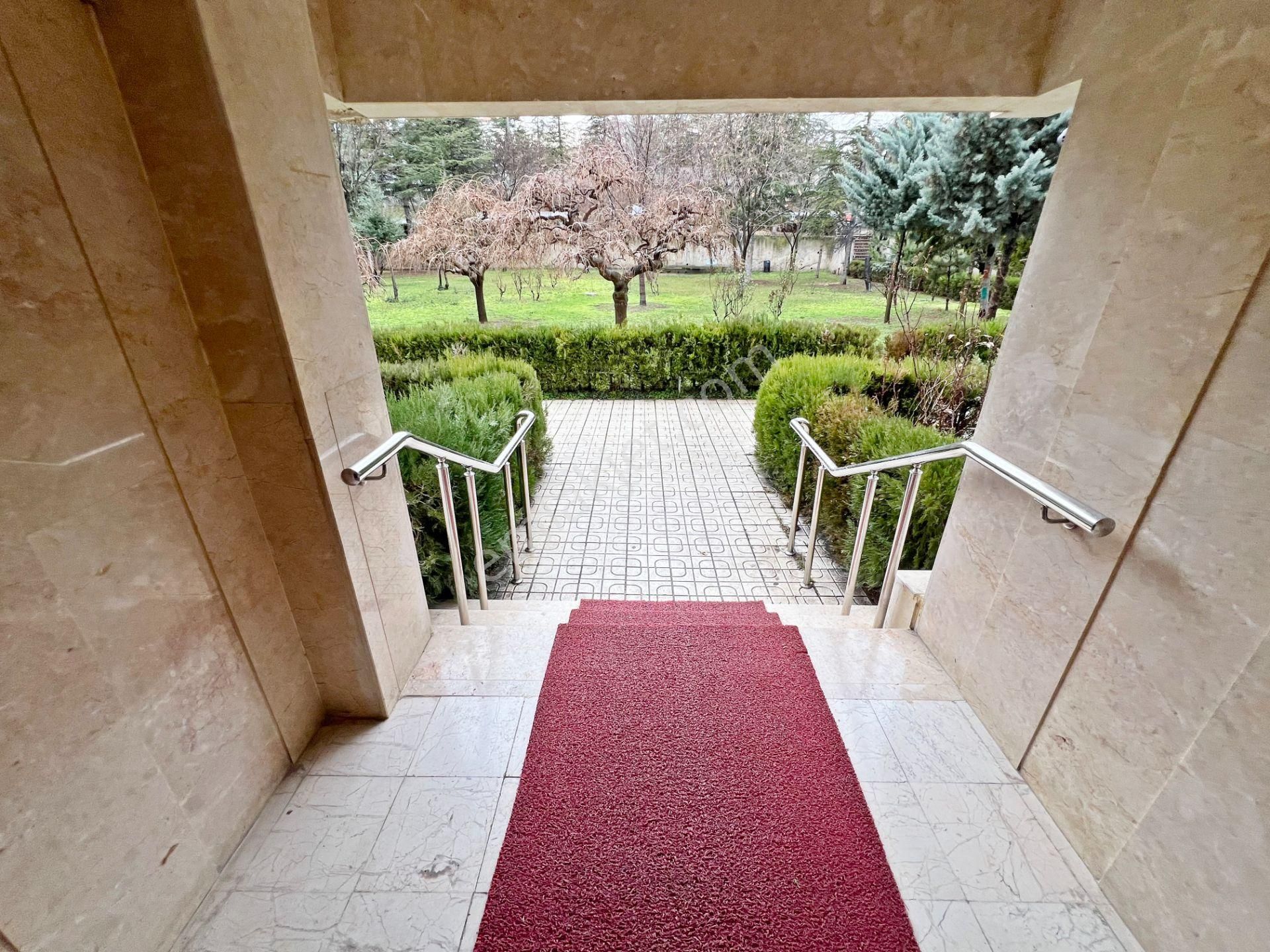 Etlik Emlakbank Blokları'nda Çift Asansörlü 2+1 Kilerli 8.kat Güney Cephe Kiralık Daire!! - Görsel 34