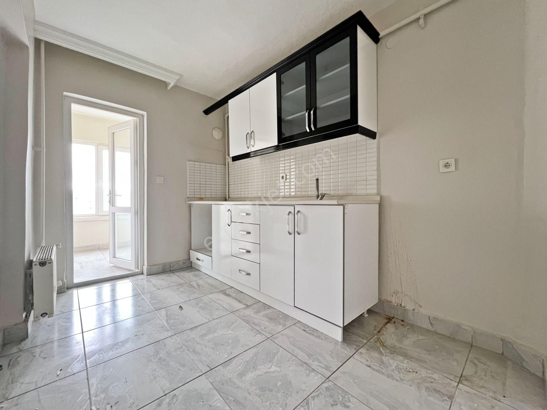 Etlik Emlakbank Blokları'nda Çift Asansörlü 2+1 Kilerli 8.kat Güney Cephe Kiralık Daire!! - Görsel 7