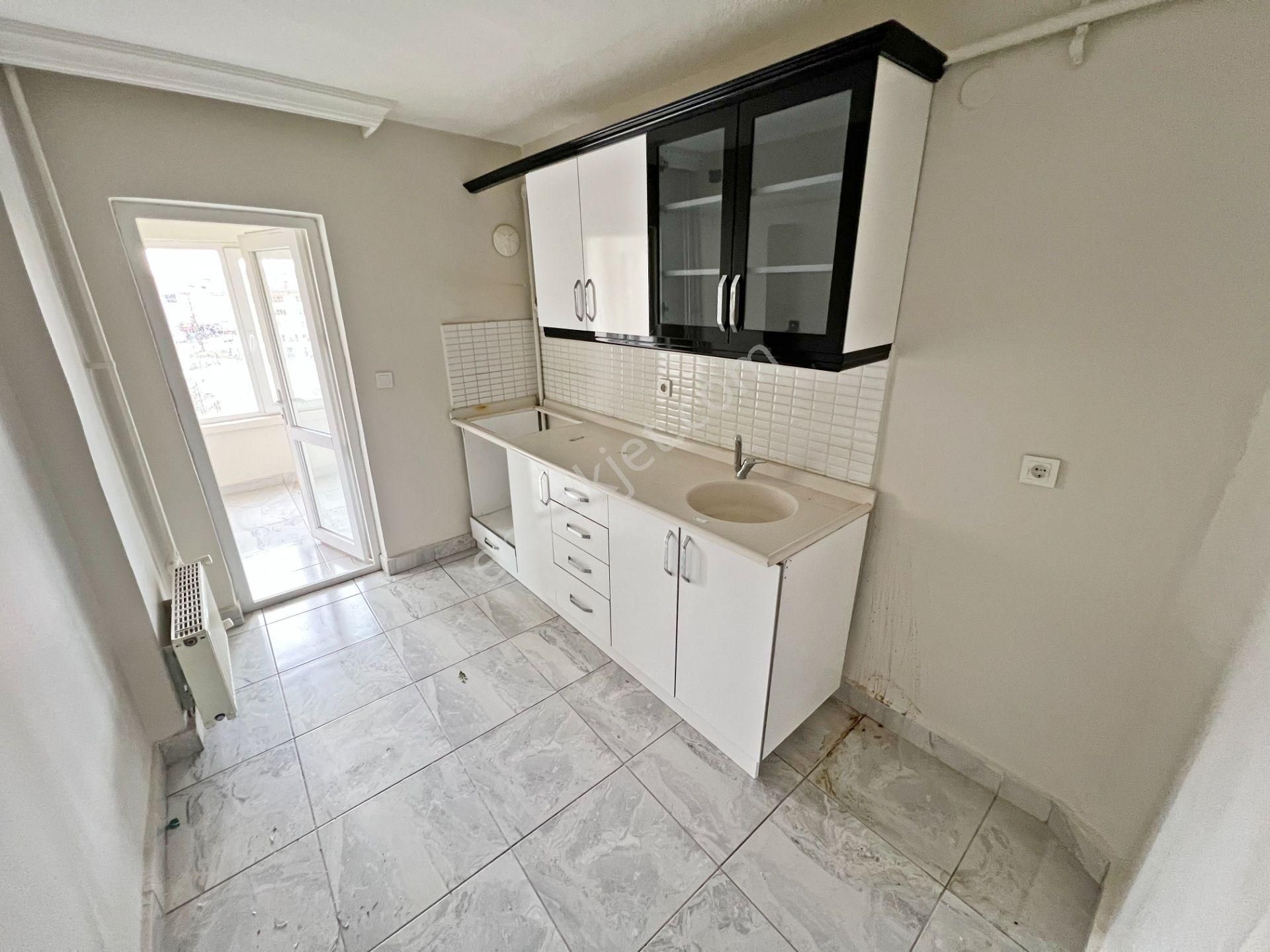 Etlik Emlakbank Blokları'nda Çift Asansörlü 2+1 Kilerli 8.kat Güney Cephe Kiralık Daire!! - Görsel 6