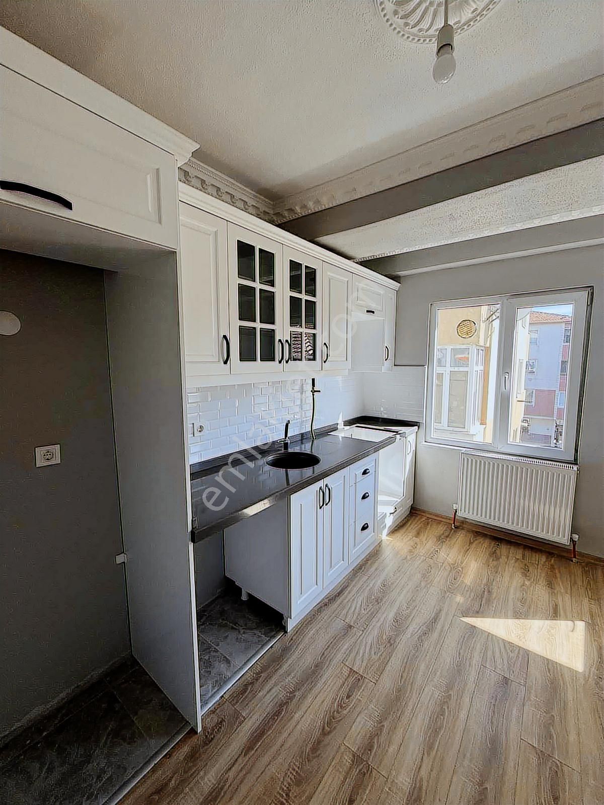 Hılal Gayrımenkul'den Amasyalılar Meydana Mevkı 2 + 1 - Görsel 3