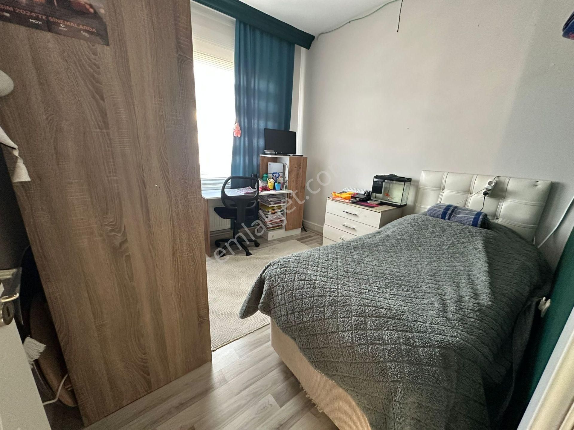 Acil ! Çavdar Sokak'da Metro Yakını 3+1 Orta Kat Ön Cep Full - Görsel 14