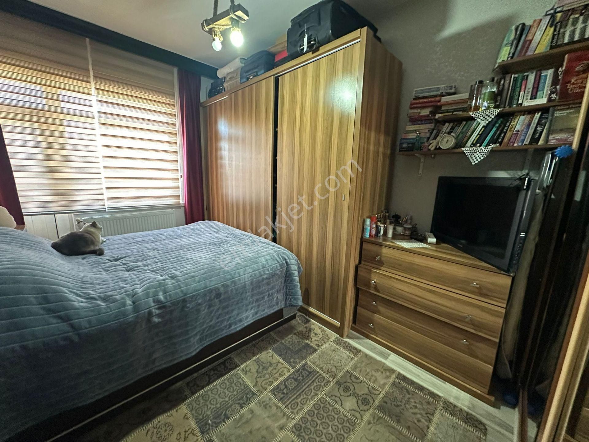 Acil ! Çavdar Sokak'da Metro Yakını 3+1 Orta Kat Ön Cep Full - Görsel 2