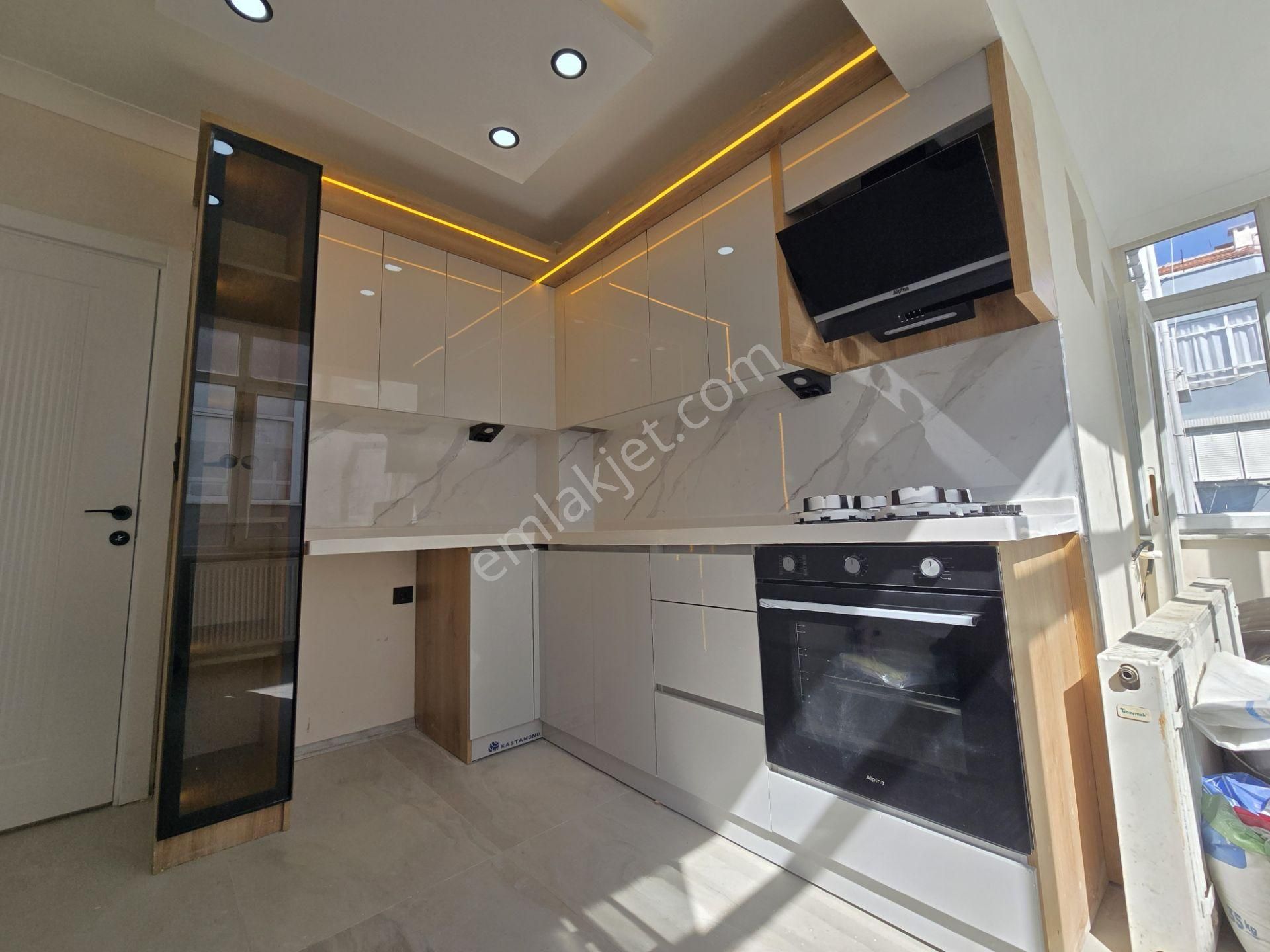 ▀▀jet Emlak'tan Sarıkız'da Şık Tasarım Ebeveyn Banyolu 2+1 Daire