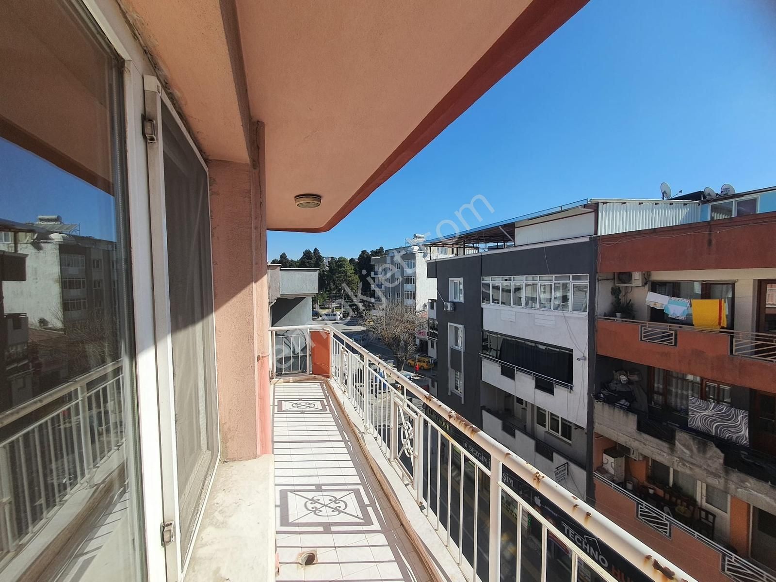 Buca Kozağaç Mah. Merkezi Konumda Geniş 4+1 Kiralık Daire - Görsel 2