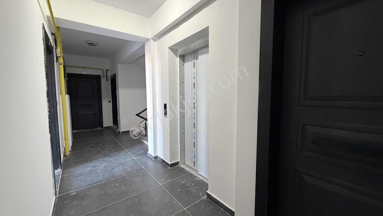 Satılık | Körfez'de Sıfır Eşyalı Geniş Manzaralı 1+1 - Görsel 12