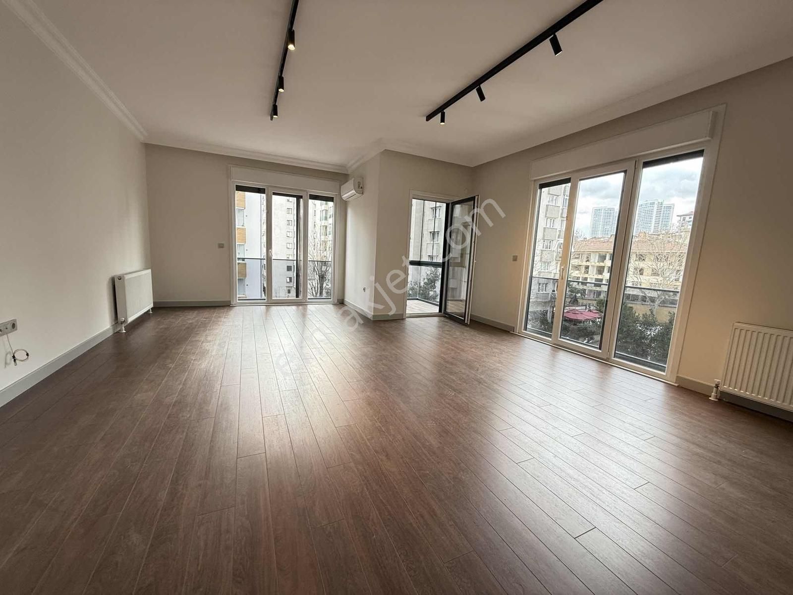 Göztepe Bahariyeli Sk'da Satılık 3+1 Daire Balkonlu Ebeveynli