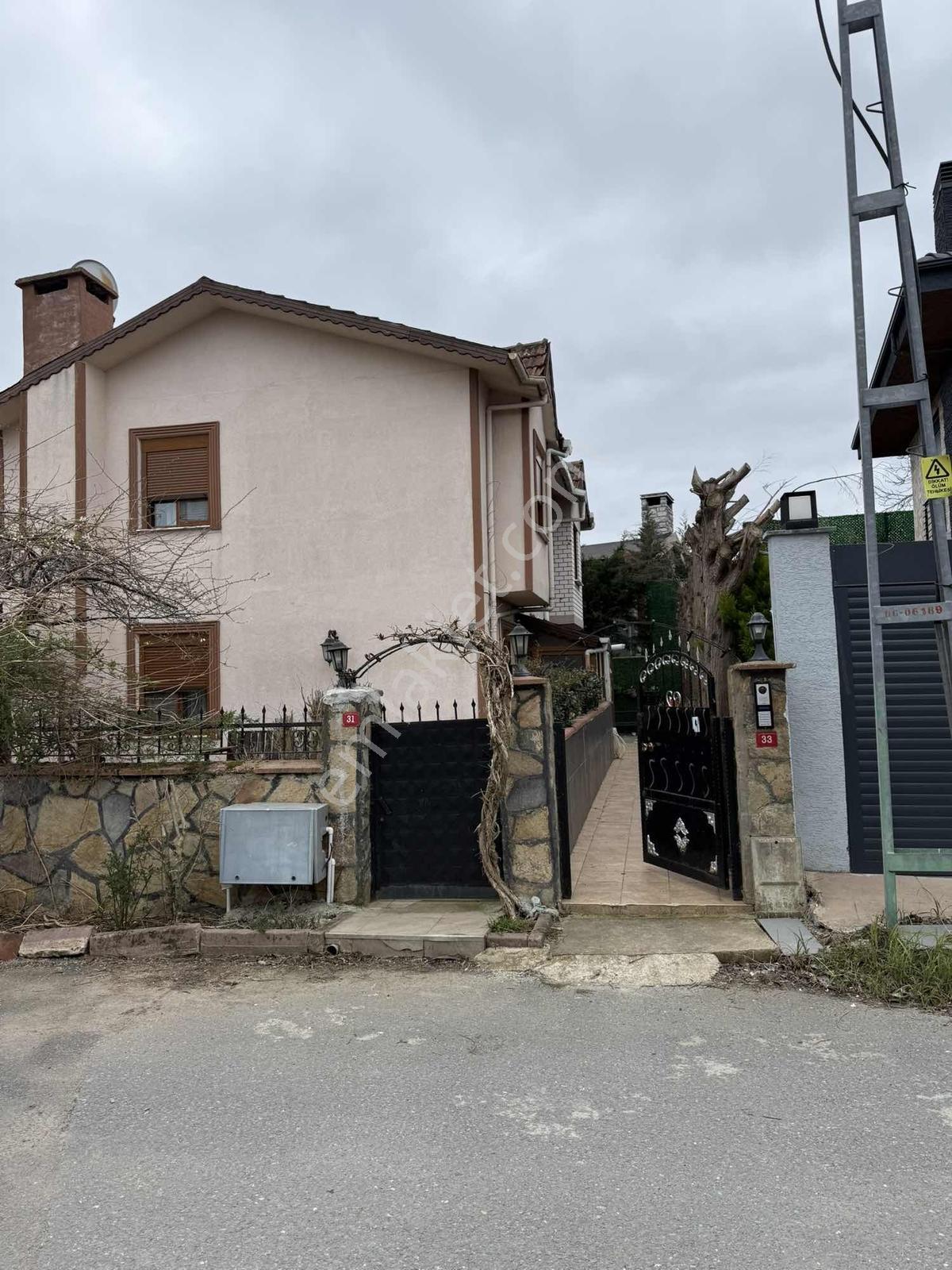 Şile Kumbaba Merkezde Eşyalı Bahçeli Şömineli İkiz Villa - Görsel 21