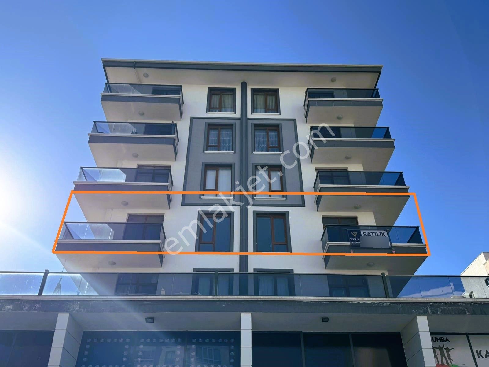 Bağlıca'da Süper Konumda Ara Katta Önü Açık 5+1 Kiralık Daire - Görsel 14