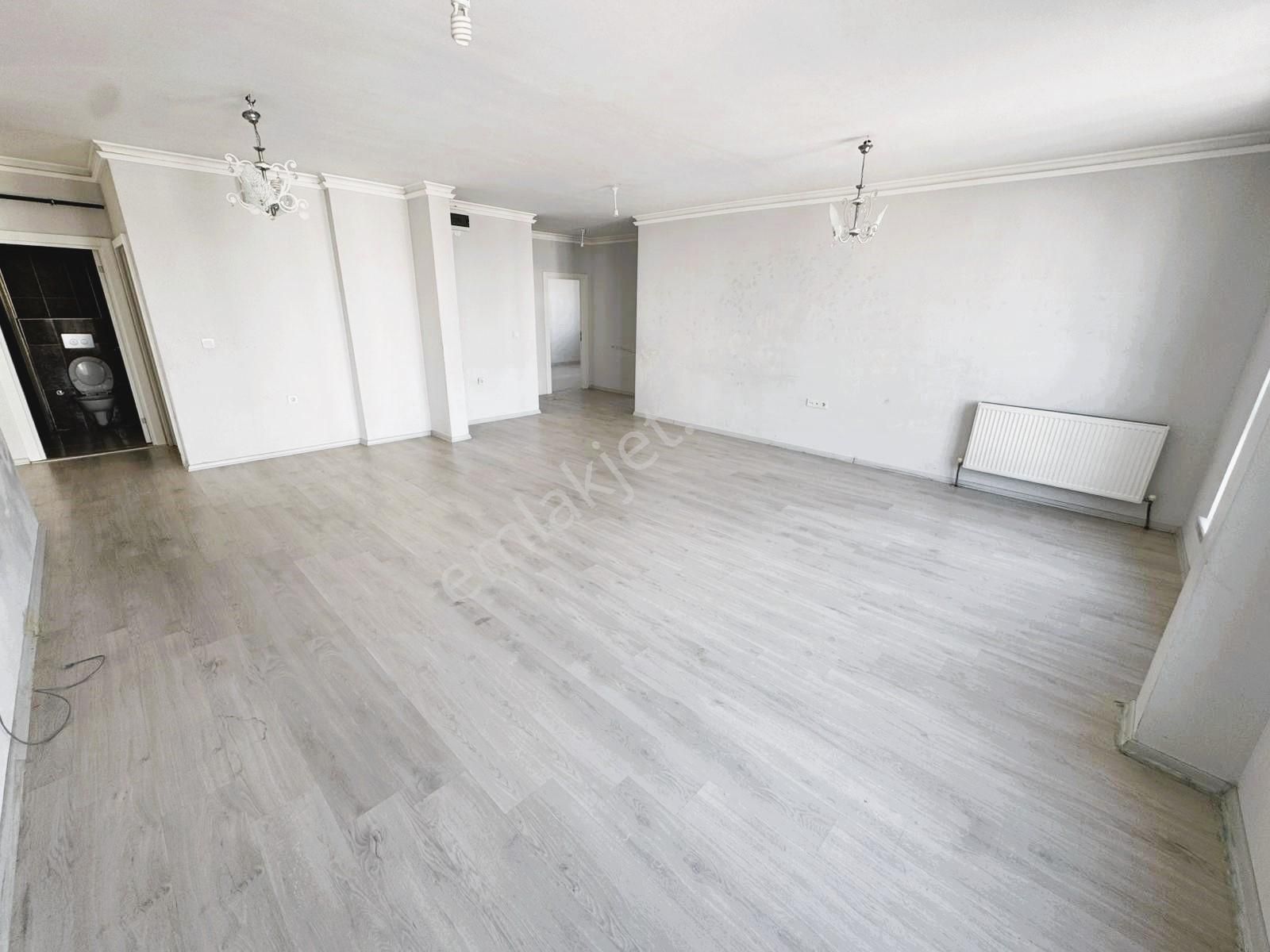 Bağlıca'da Süper Konumda Ara Katta Önü Açık 5+1 Kiralık Daire - Görsel 18