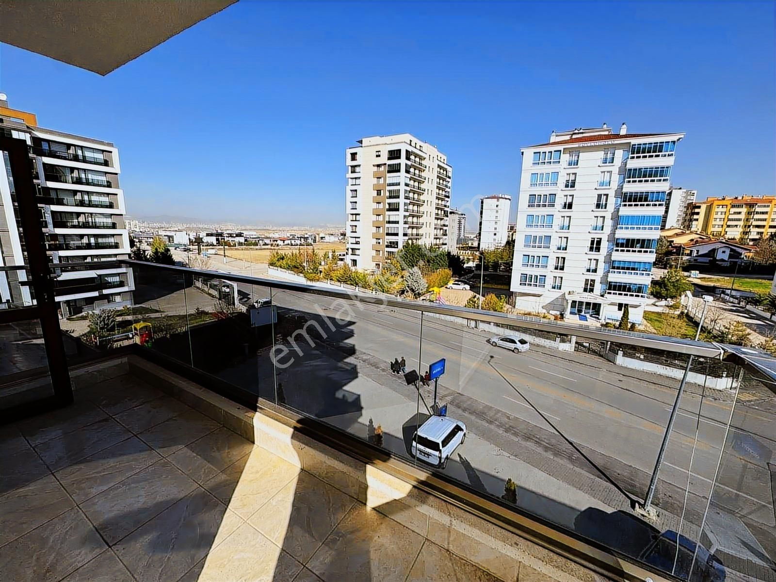 Bağlıca'da Süper Konumda Ara Katta Önü Açık 5+1 Kiralık Daire - Görsel 30