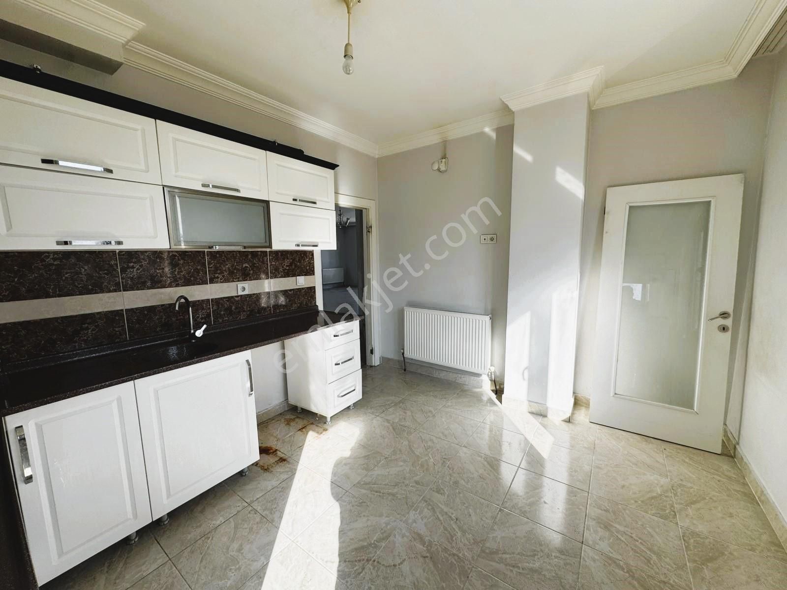 Bağlıca'da Süper Konumda Ara Katta Önü Açık 5+1 Kiralık Daire - Görsel 12