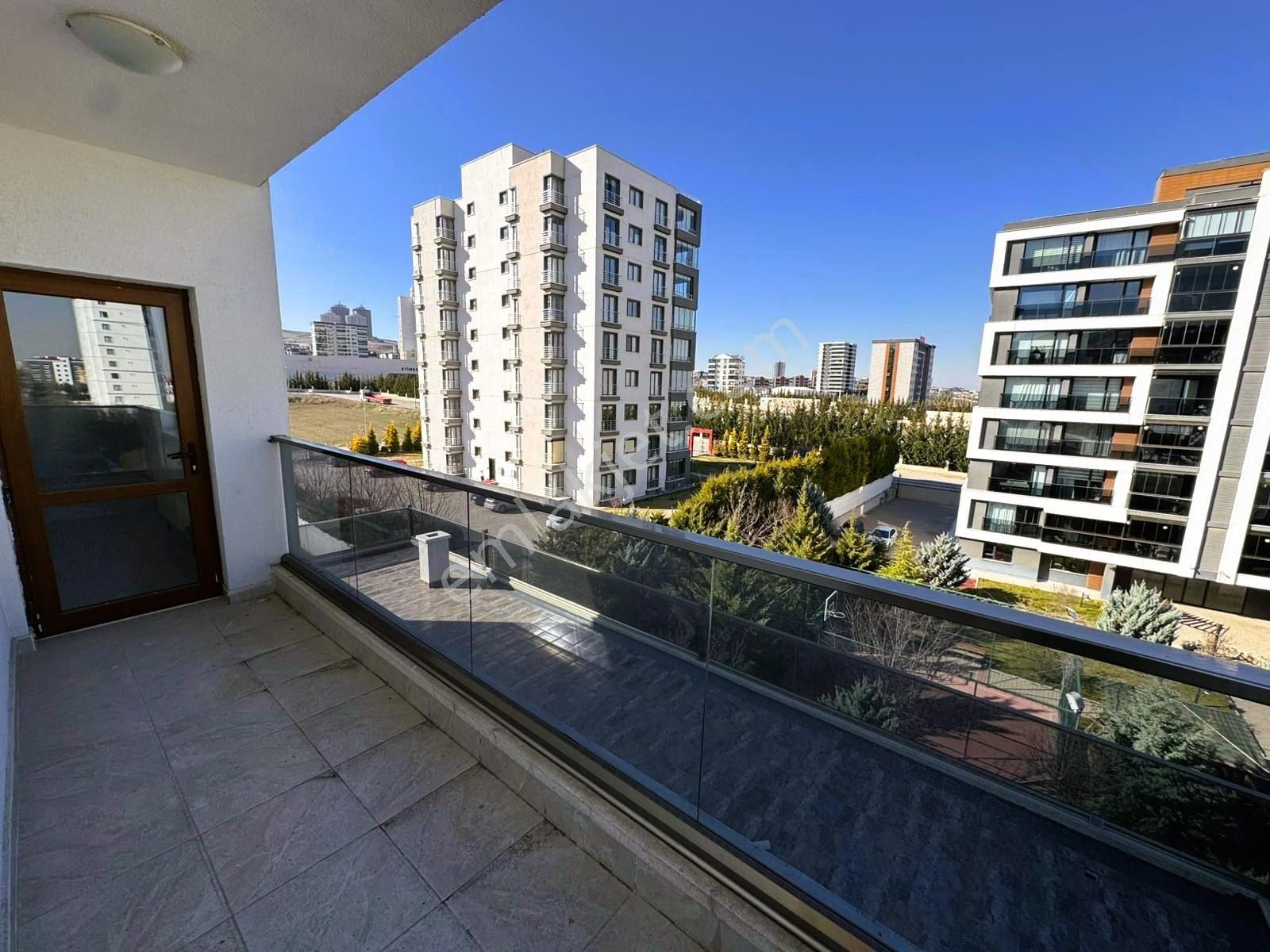 Bağlıca'da Süper Konumda Ara Katta Önü Açık 5+1 Kiralık Daire - Görsel 26